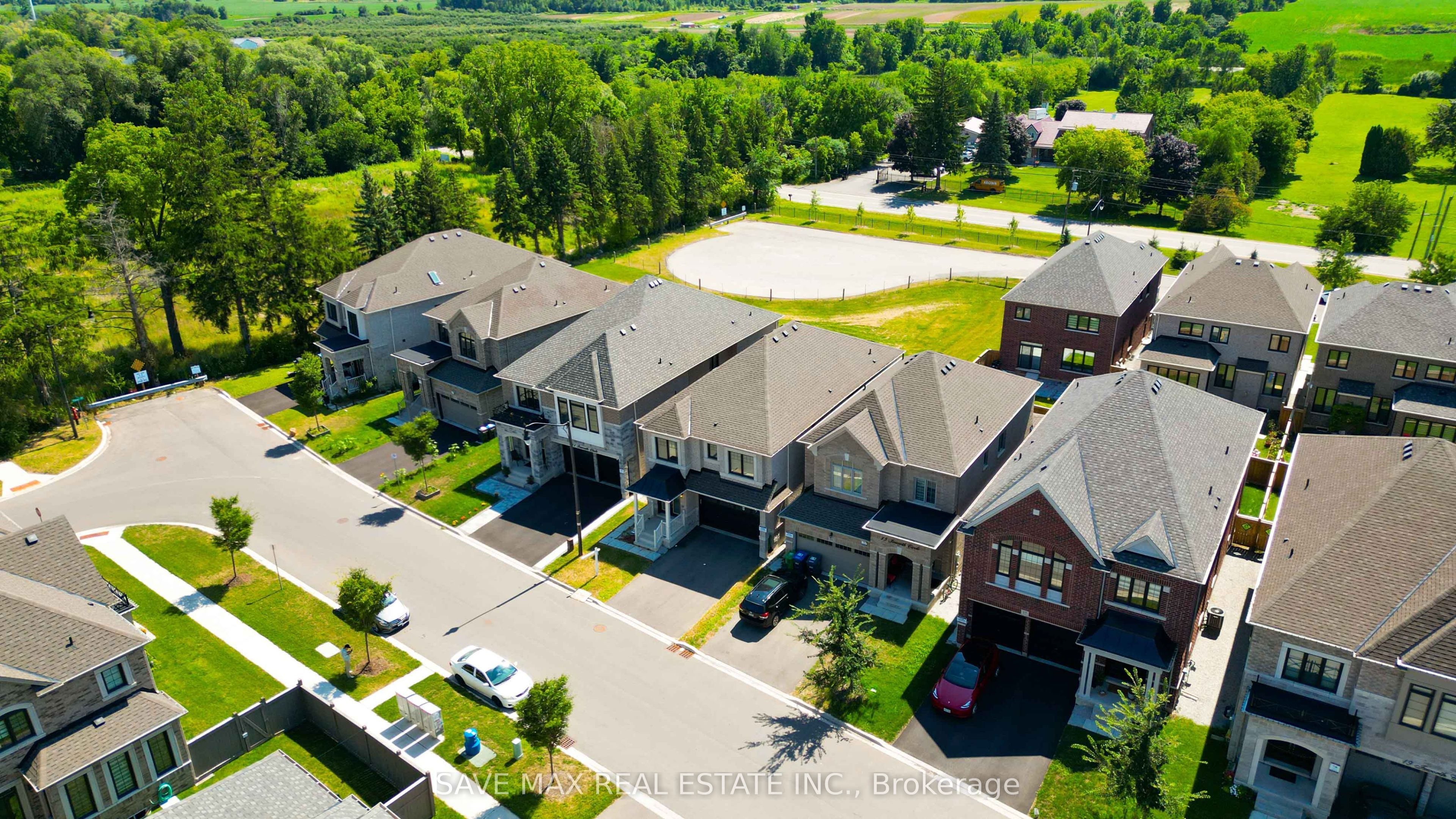 13 Ixworth Circle, Brampton, ON L6Y 6J8 photo 2
