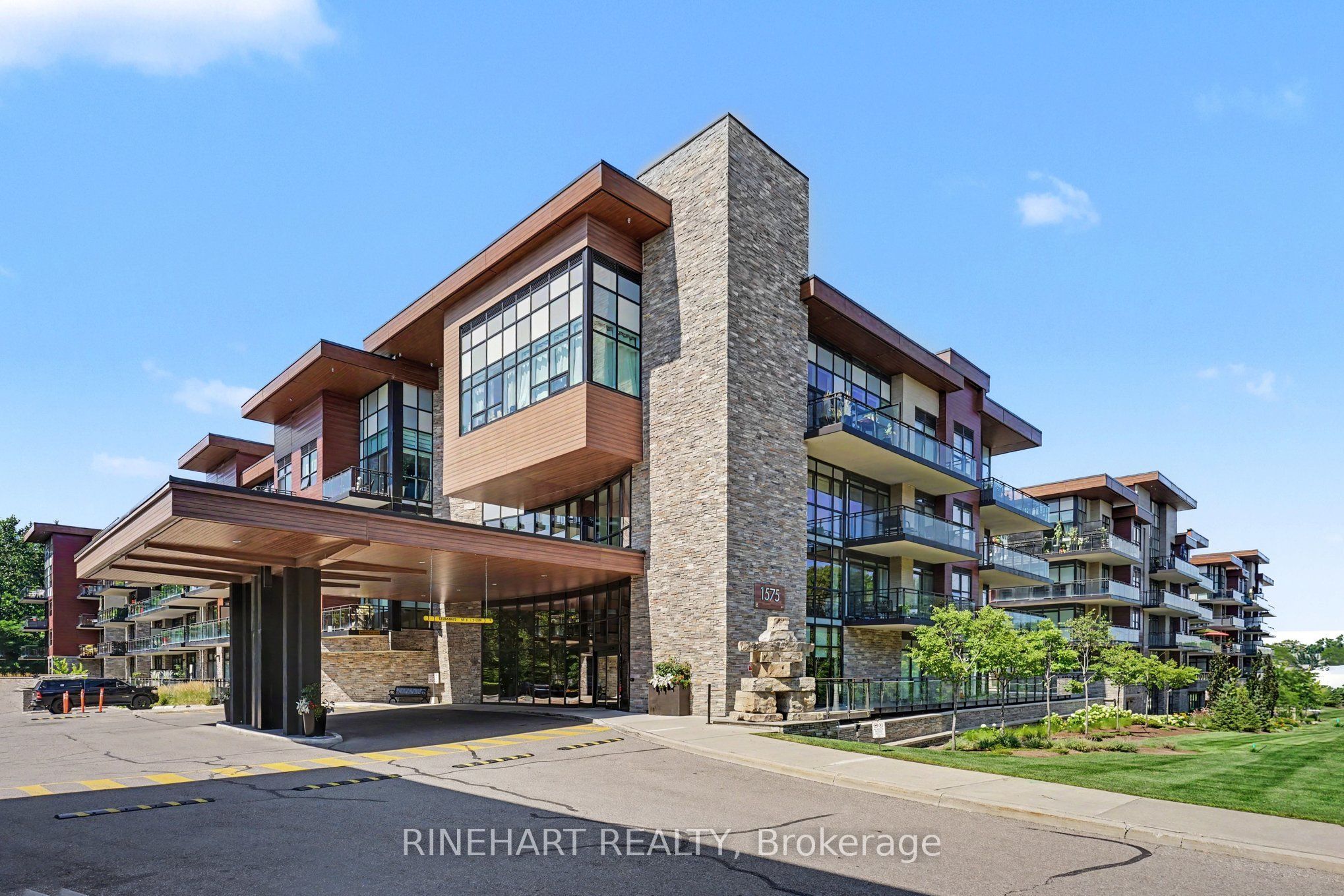 1575 Lakeshore Road W 352, Mississauga, ON L5J 0B1 photo 2