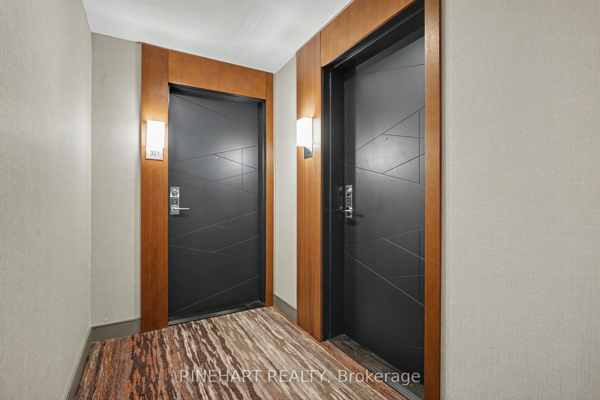 1575 Lakeshore Road W 352, Mississauga, ON L5J 0B1 photo 3