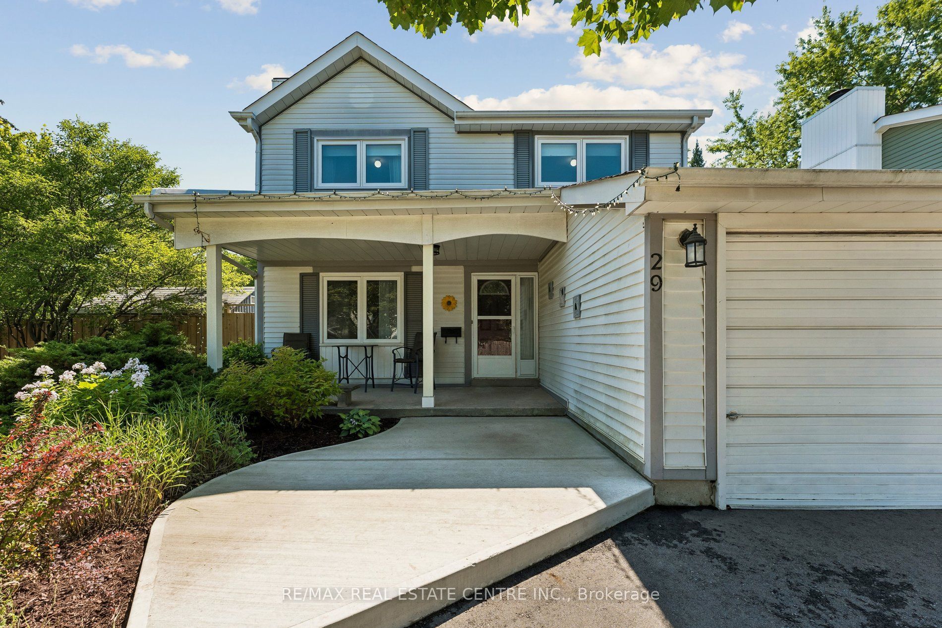 29 Blueridge Square, Brampton, ON L6Z 1A2 photo 2