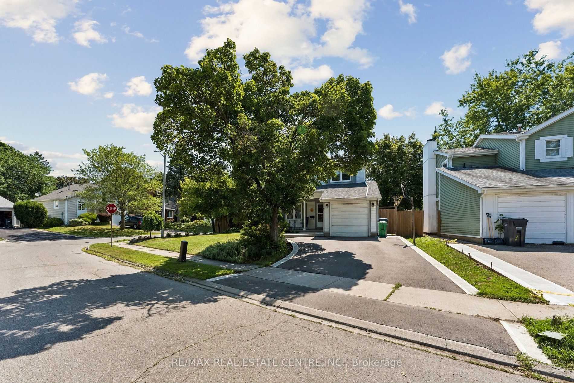 29 Blueridge Square, Brampton, ON L6Z 1A2 photo 3