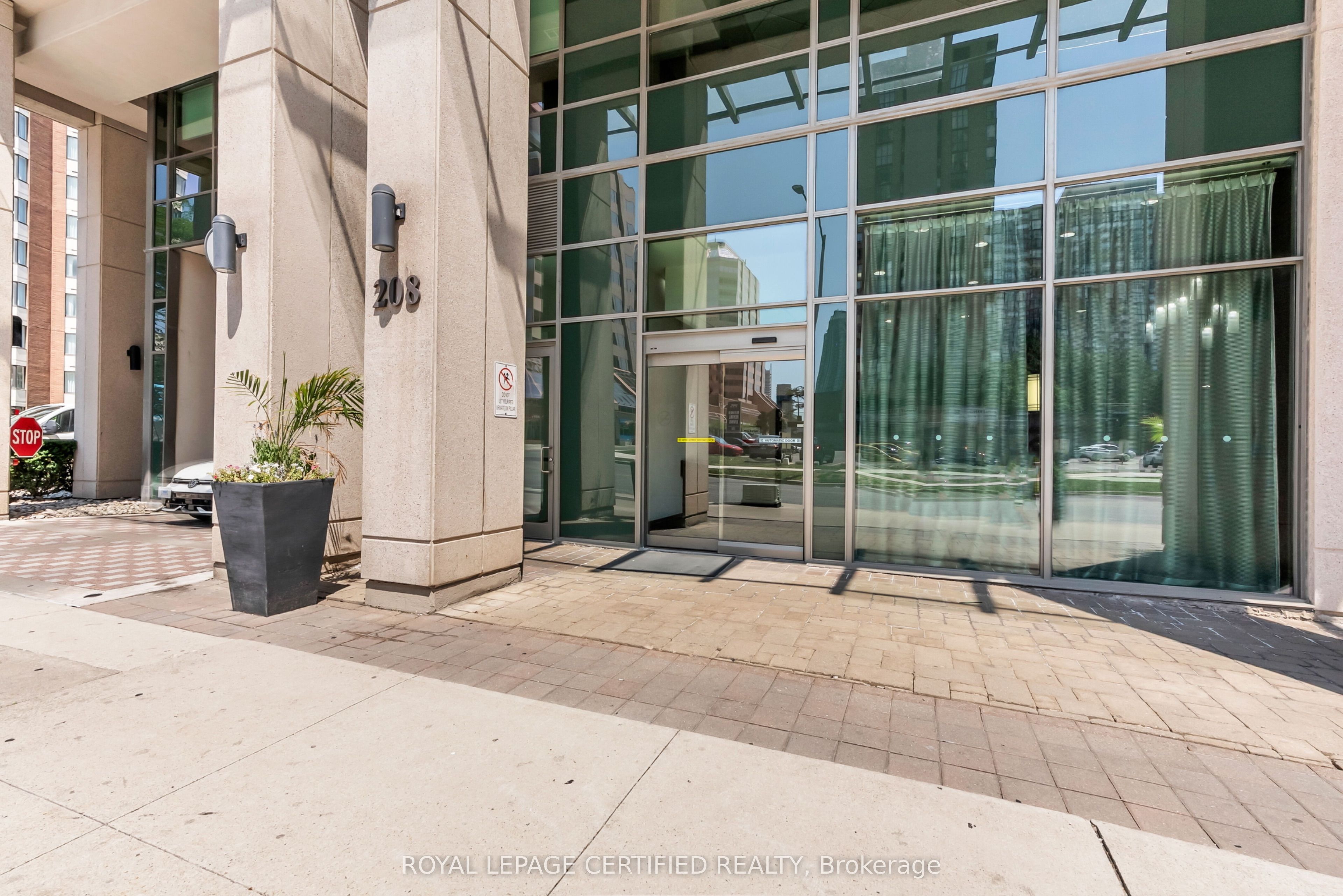 208 Enfield Place 3301, Mississauga, ON L5B 0G8 photo 5