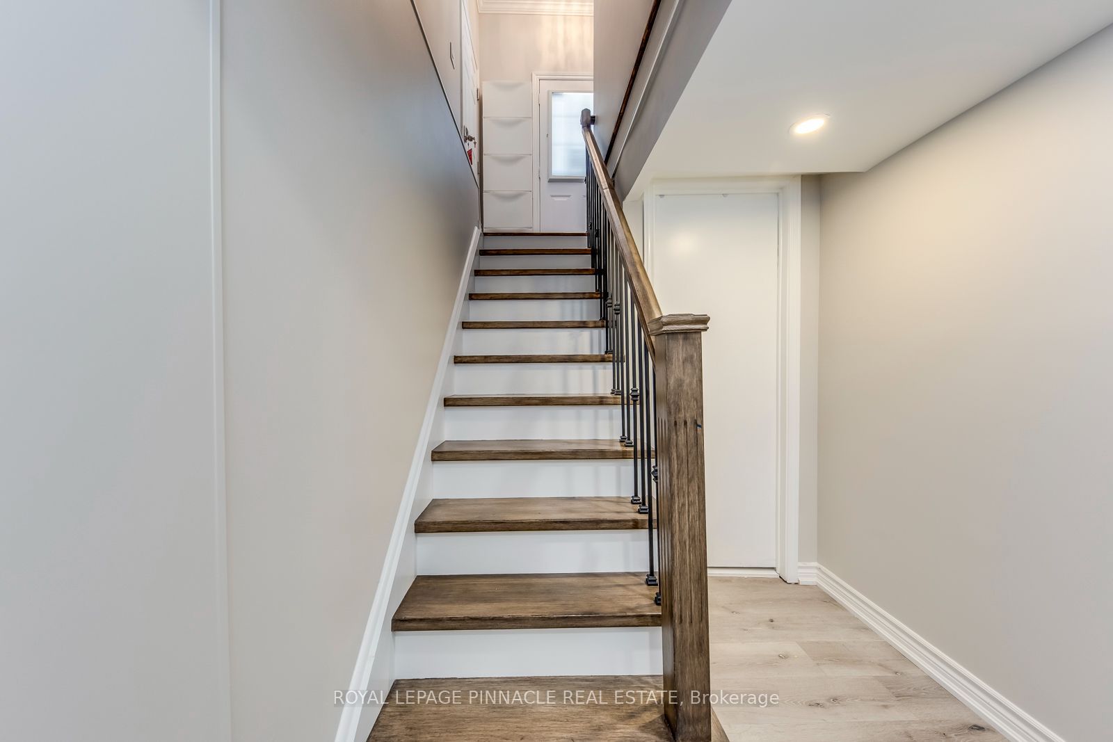 1292 Willowbank Trail Lower, Mississauga, ON L4W 5M5 photo 4