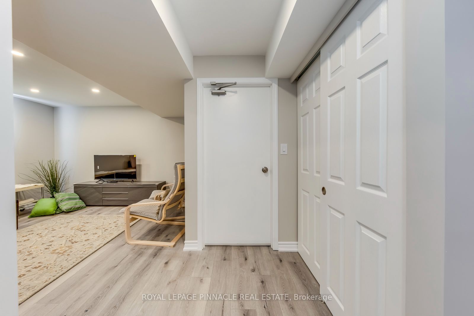 1292 Willowbank Trail Lower, Mississauga, ON L4W 5M5 photo 5