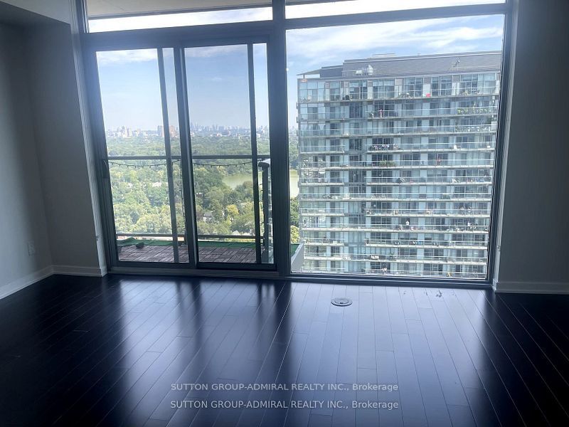 105 The Queensway 2713, Toronto, ON M6S 5B5 photo 5