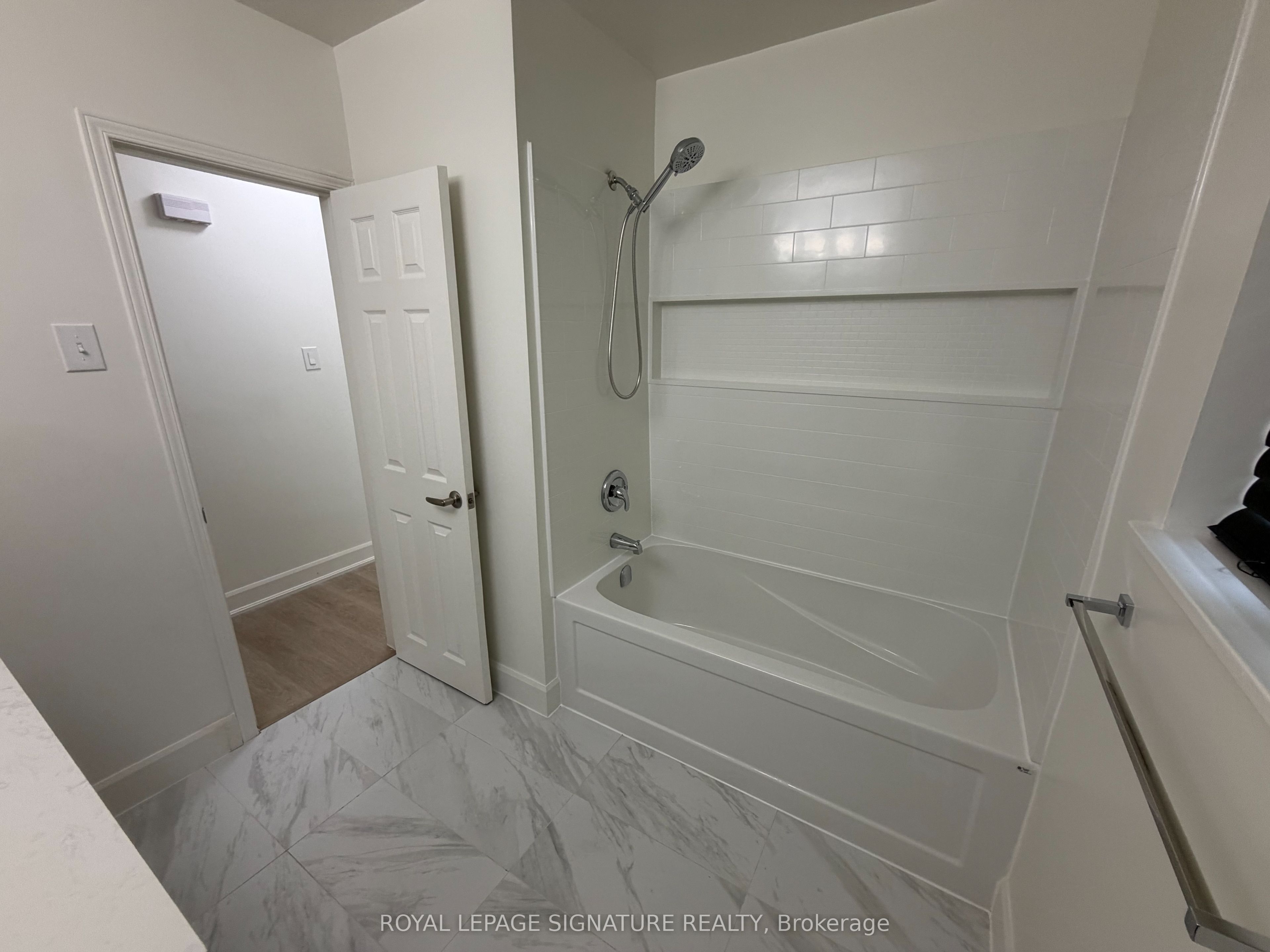 834 Mississauga Valley Boulevard, Mississauga, ON L5A 1Z8 photo 4