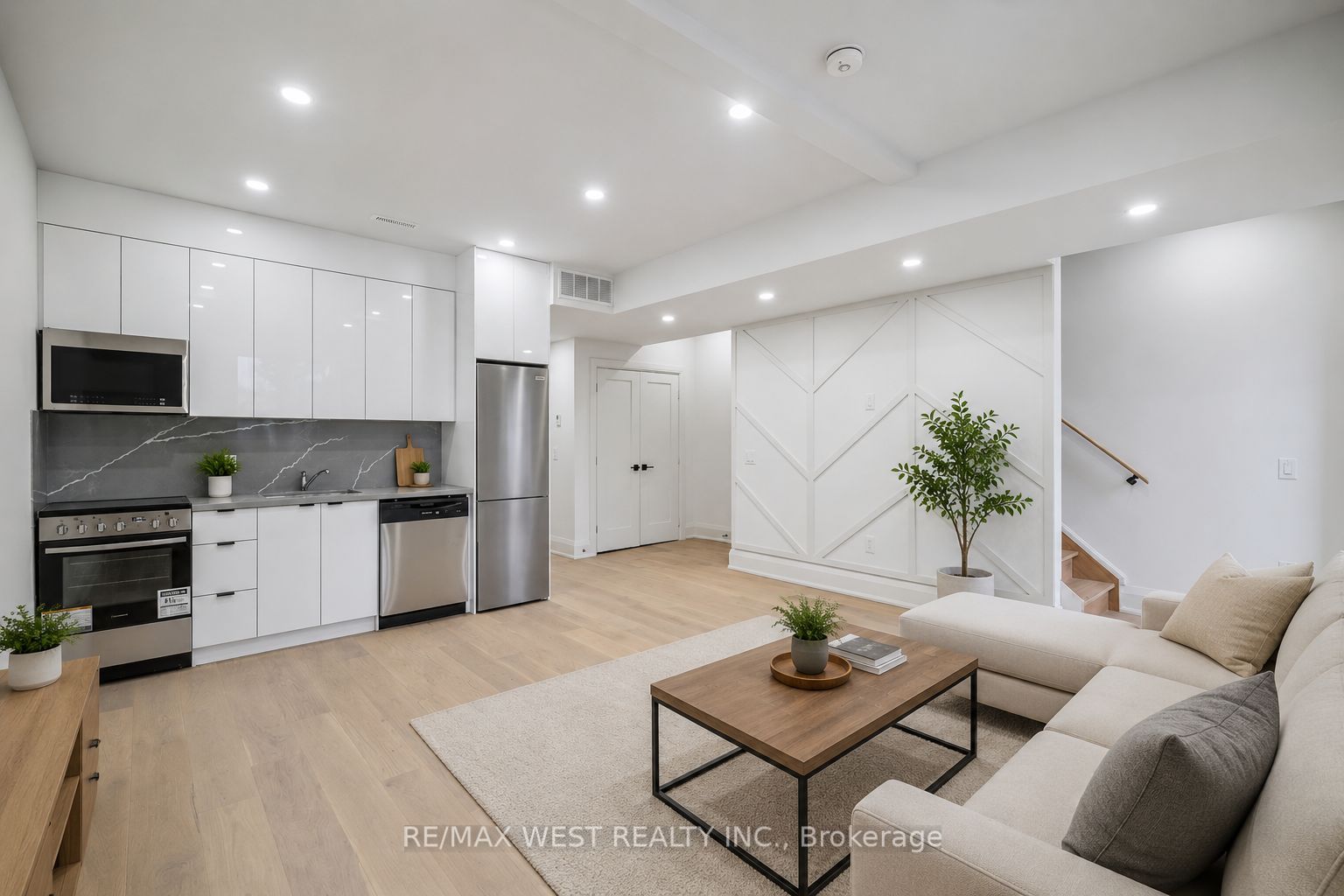 202 Perth Avenue Upper, Toronto, ON M6P 3X8 photo 2