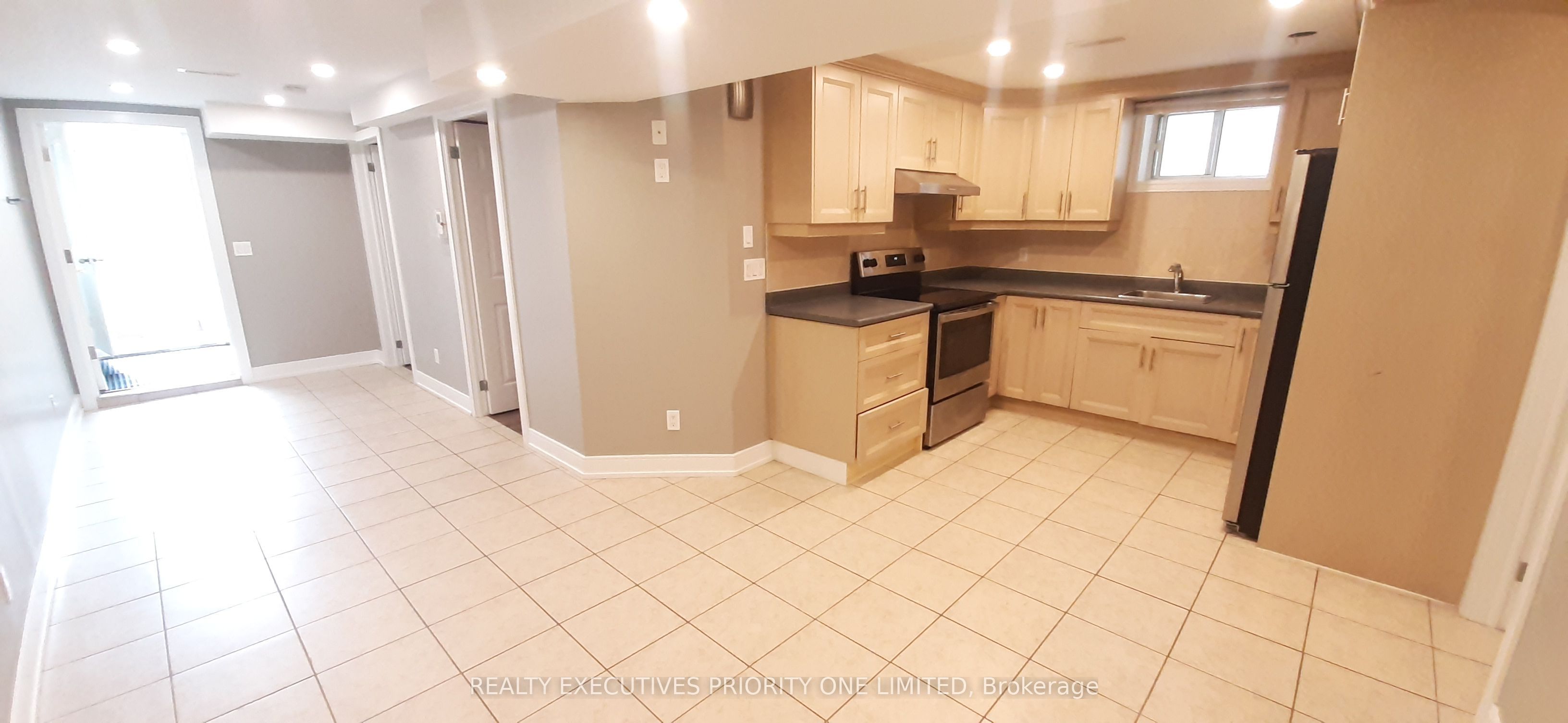 138 Day Avenue, Toronto, ON M6E 3W3 photo 2