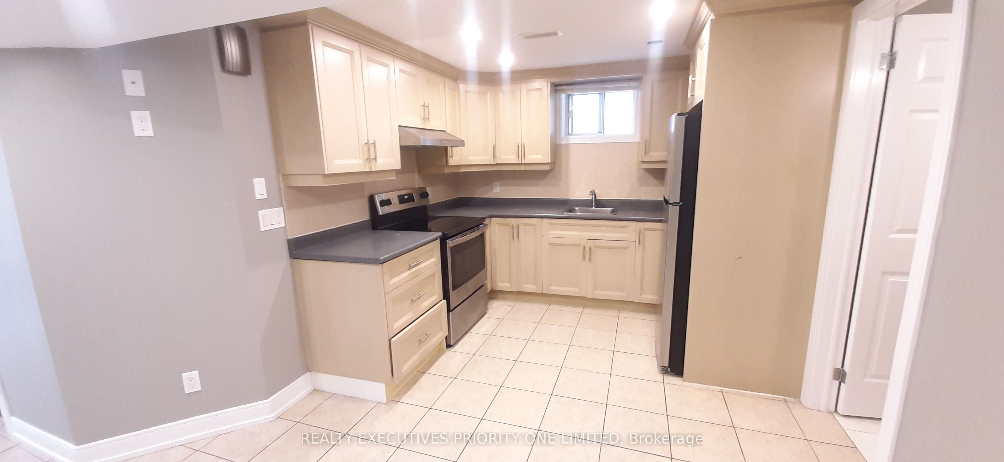 138 Day Avenue, Toronto, ON M6E 3W3 photo 3