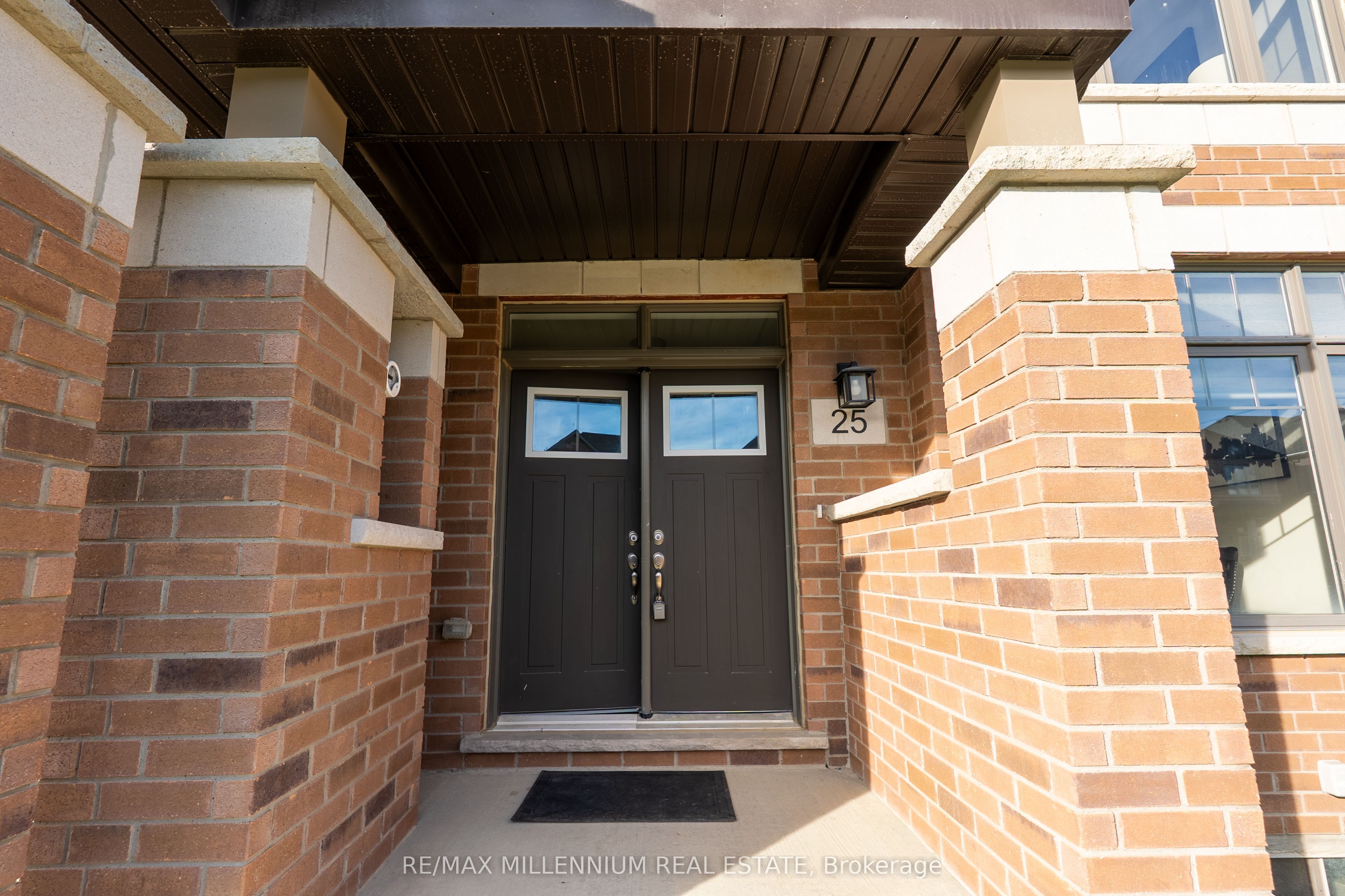 25 Lipscott Drive, Caledon, ON L7C 4J7 photo 2