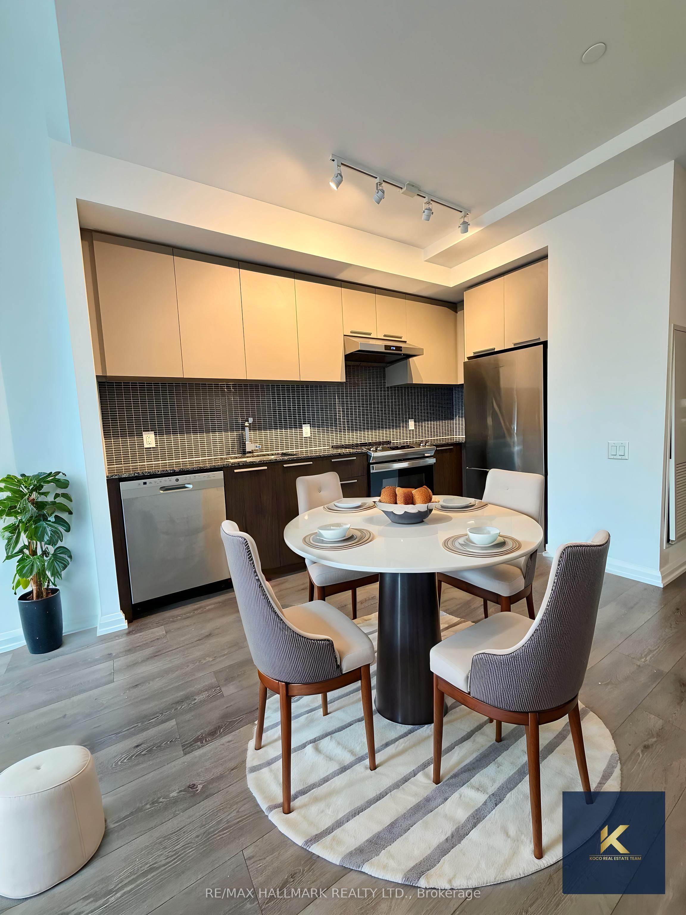 4208 Dundas Street W 703, Toronto, ON M8X 1Y6 photo 3