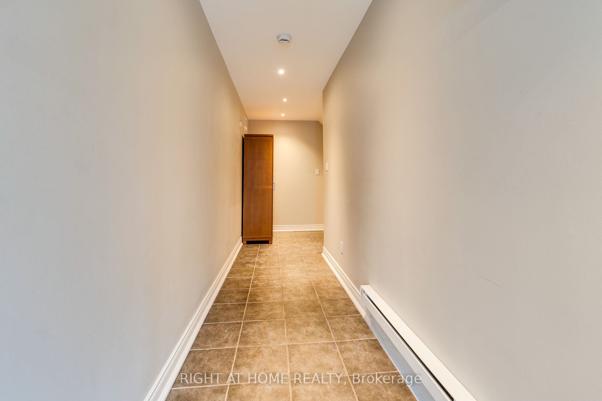 99 Brant Street 6, Oakville, ON L6K 2Z5 photo 4