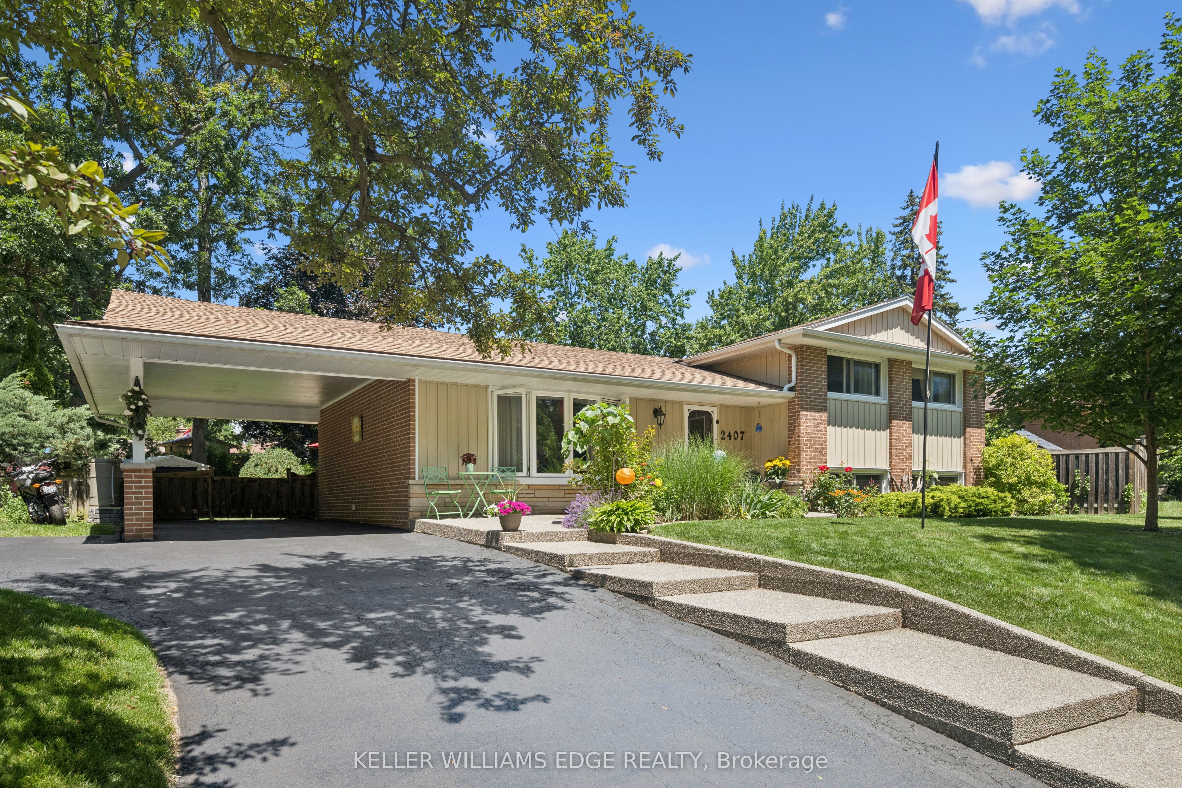 2407 St. Frances Drive, Burlington, ON L7P 1V3 photo 2