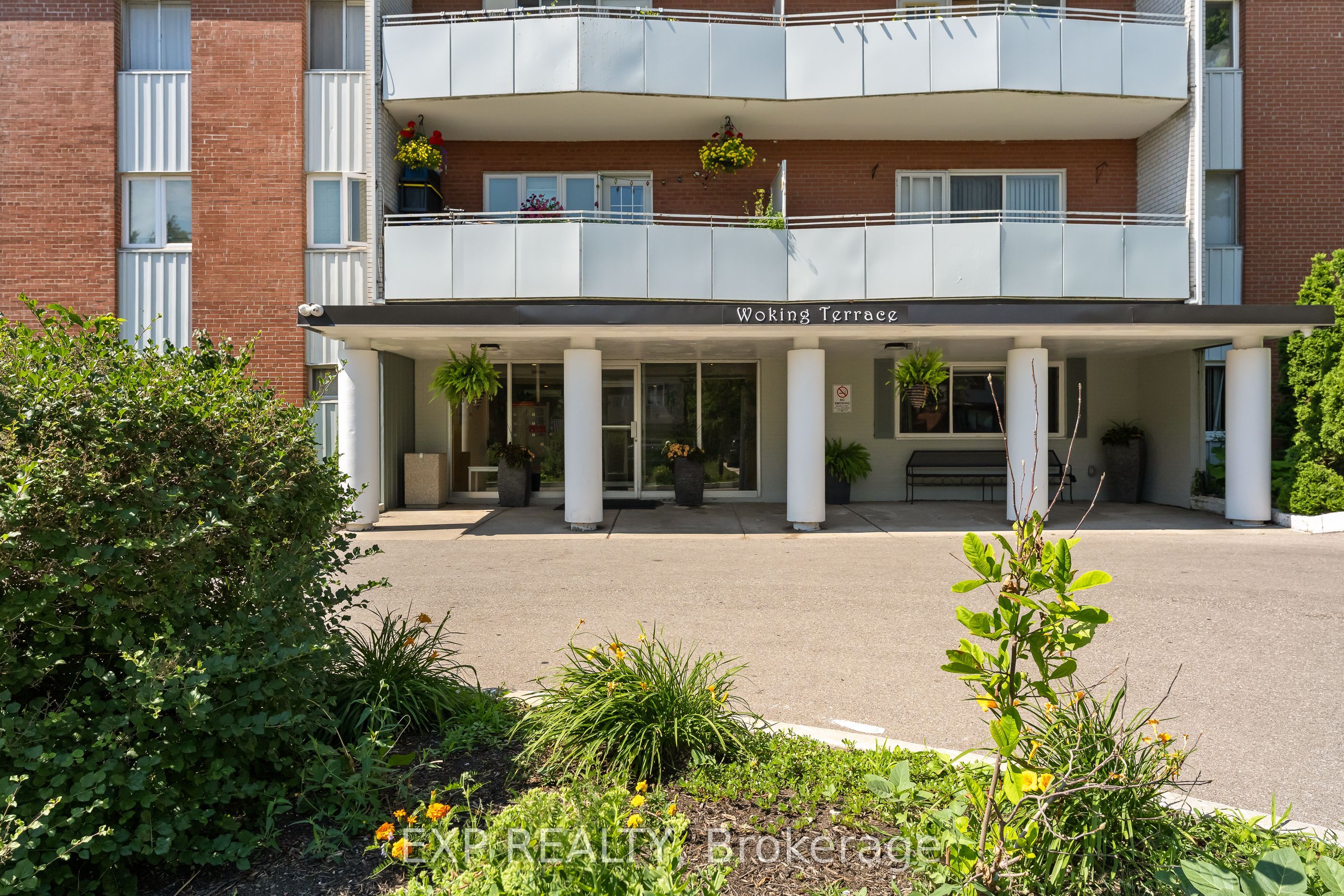 2485 Woking Crescent 403, Mississauga, ON L5K 1Z6 photo 2