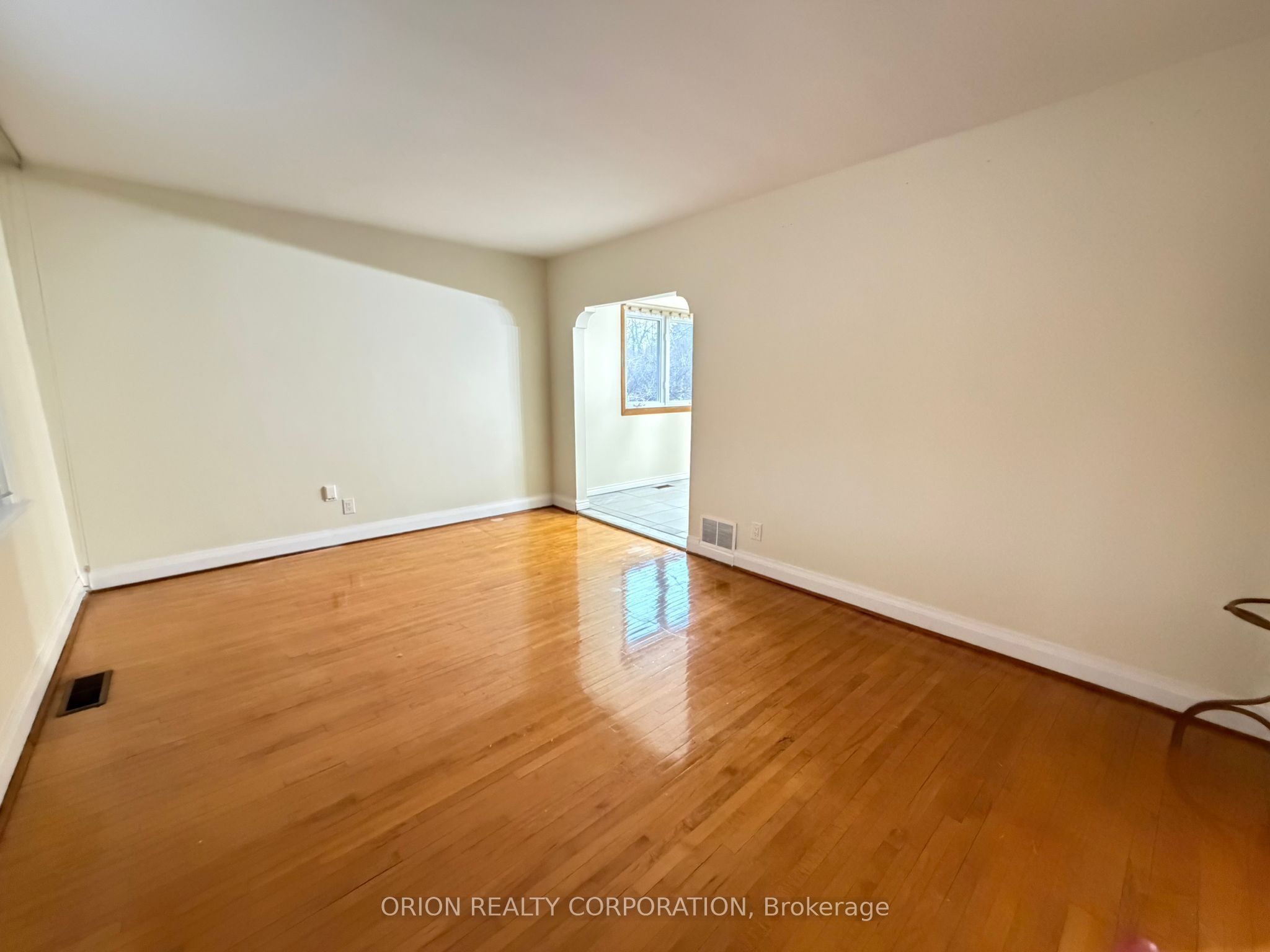 3 Romar Crescent, Toronto, ON M6B 1R7 photo 4