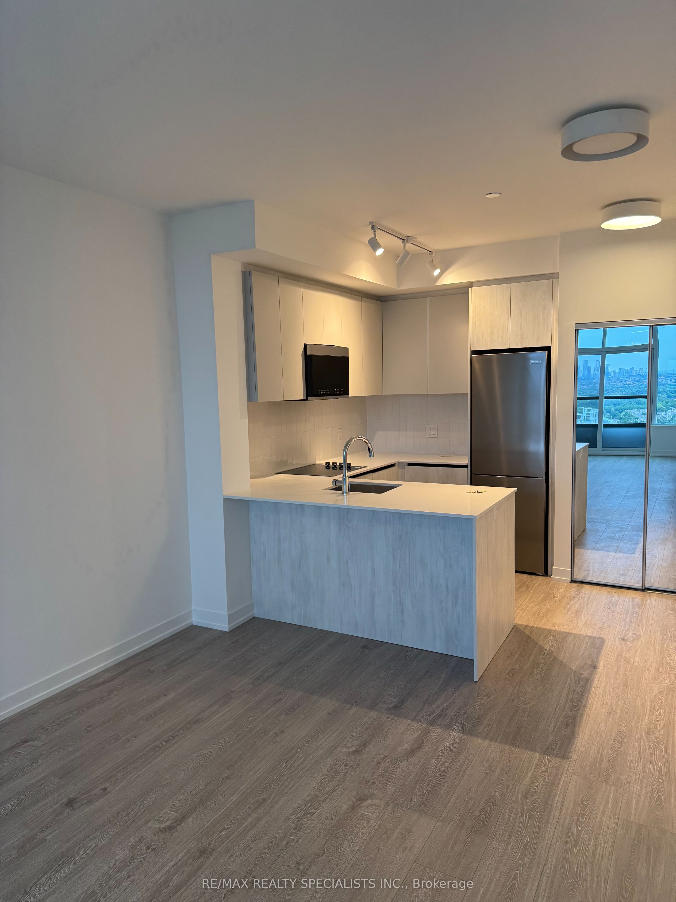 2485 Eglinton Avenue W 1506, Mississauga, ON L5M 2T1 photo 2