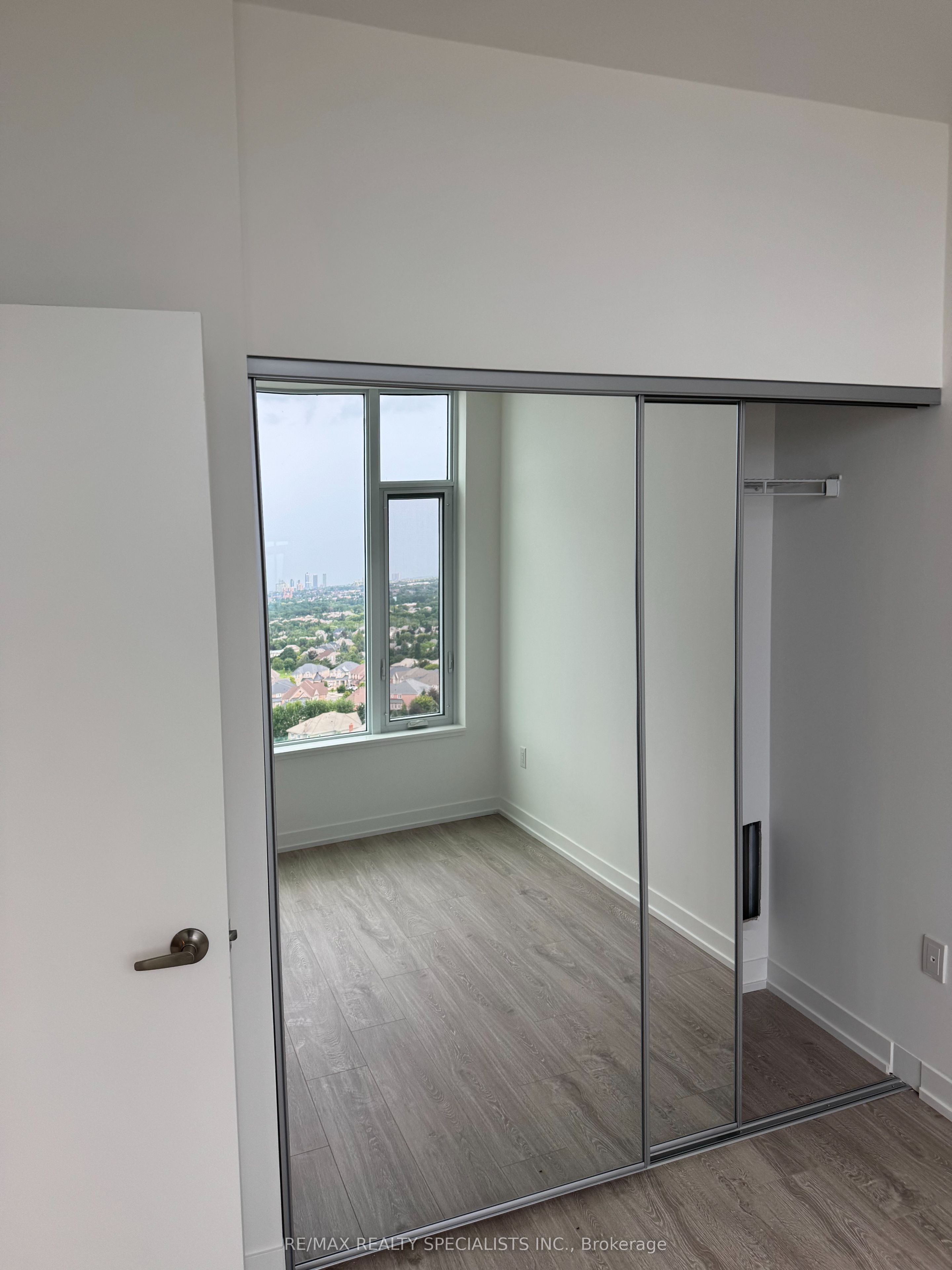 2485 Eglinton Avenue W 1506, Mississauga, ON L5M 2T1 photo 3
