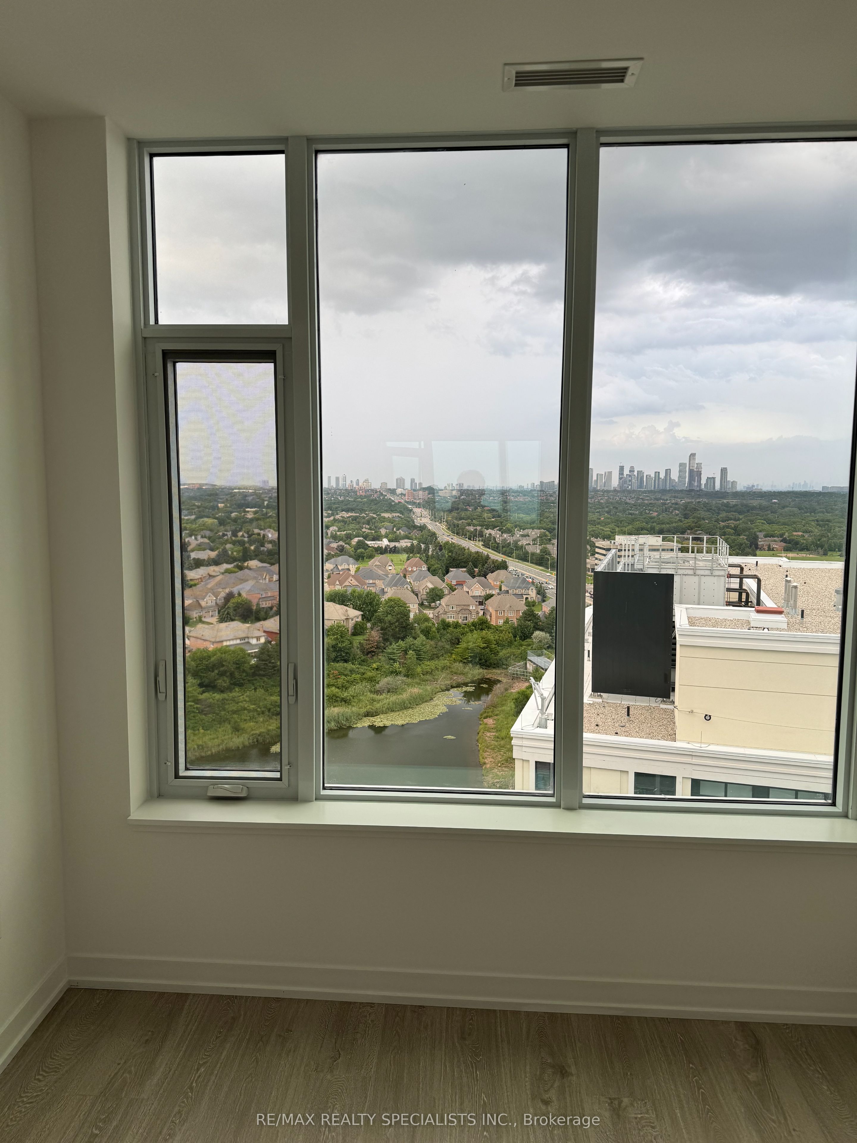 2485 Eglinton Avenue W 1506, Mississauga, ON L5M 2T1 photo 5