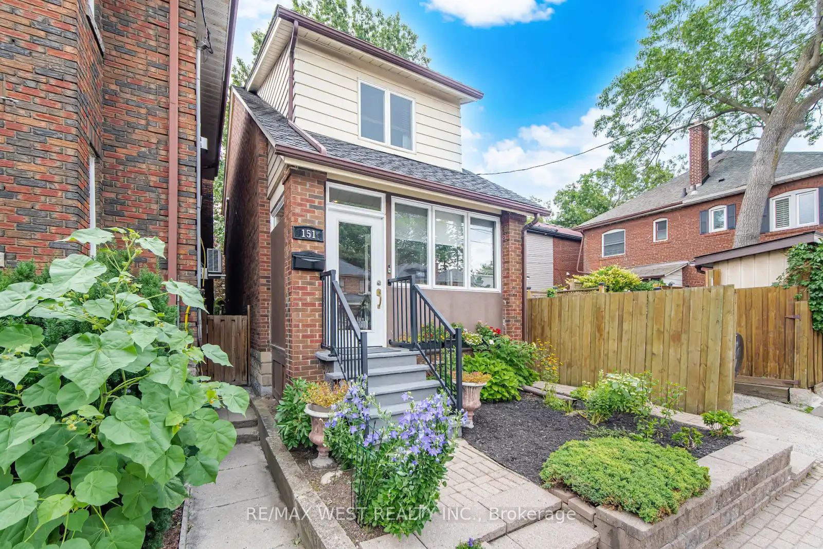 151 Jane Street, Toronto, ON M6S 3Y8