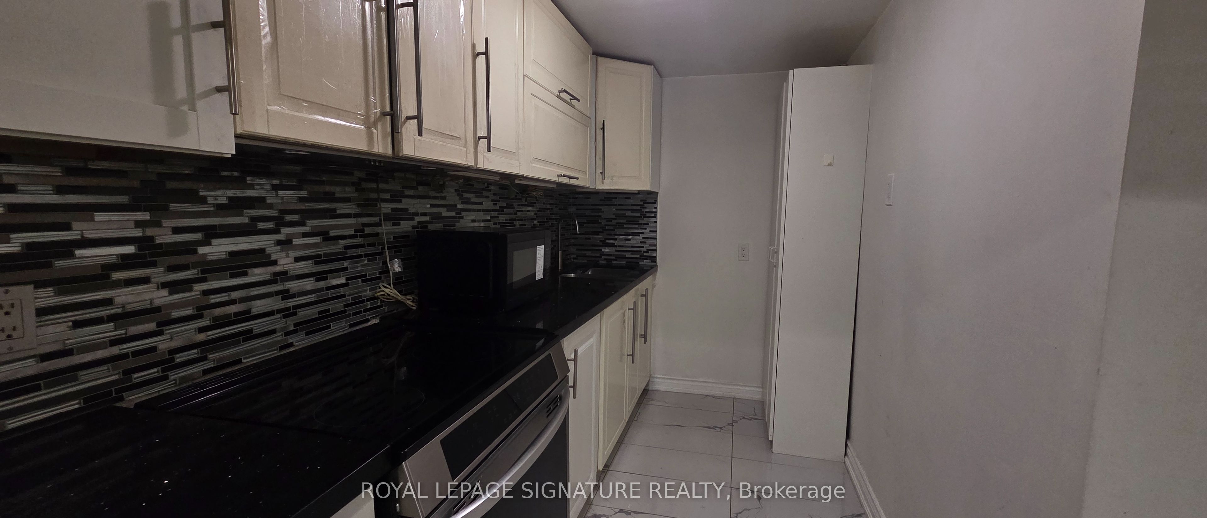 3692 Ellengale Drive Basement 1, Mississauga, ON L5C 1Z7 photo 5