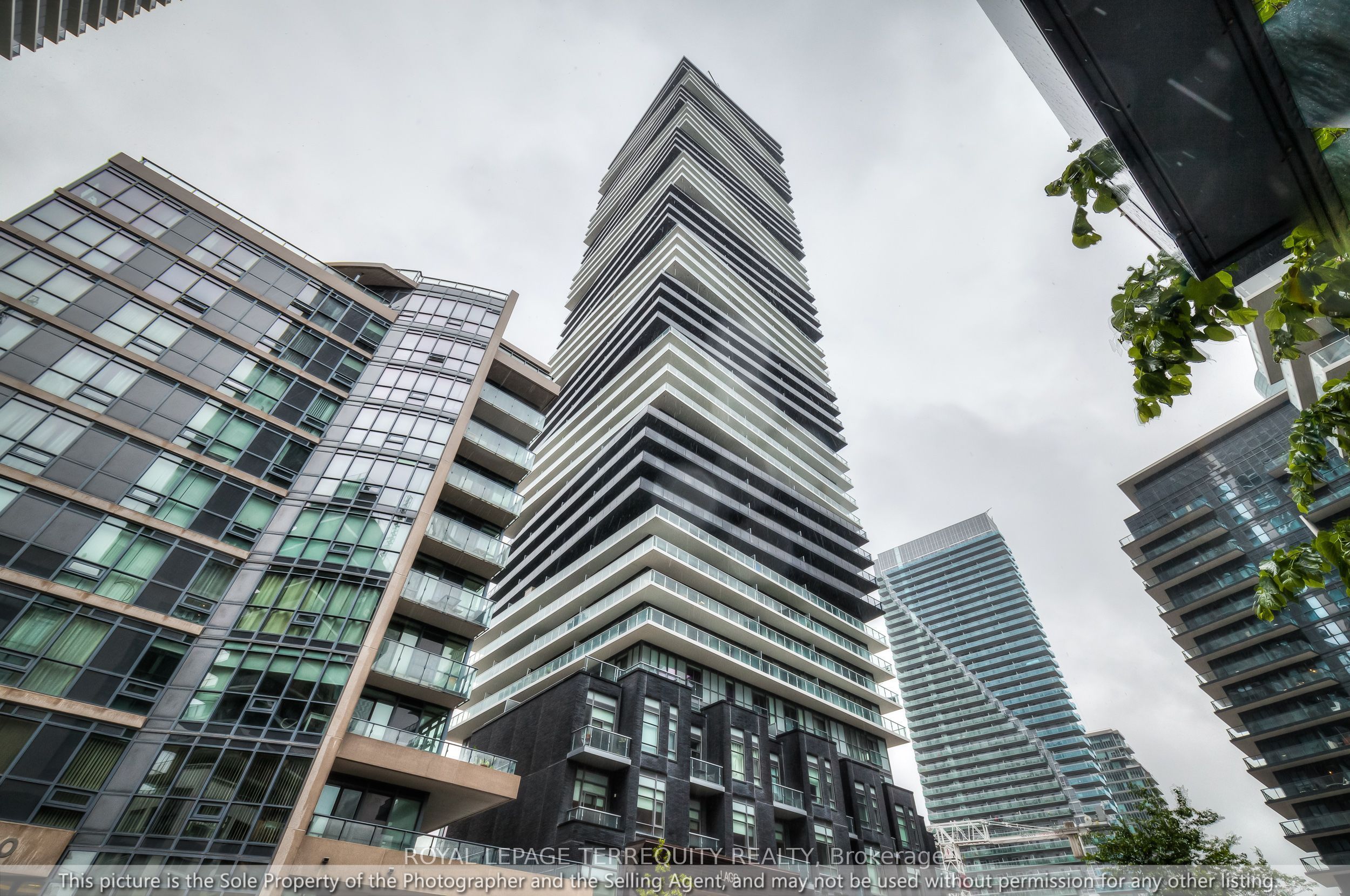56 Annie Craig Drive 606, Toronto, ON M8V 0C8 photo 2