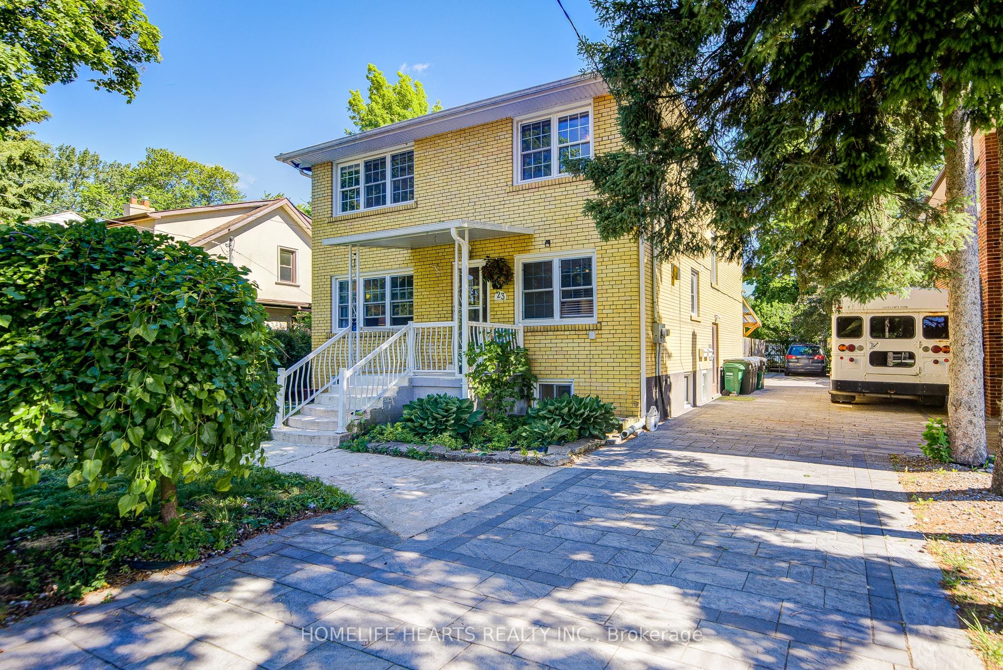 23 Broadview Avenue, Mississauga, ON L5H 2S8 photo 2