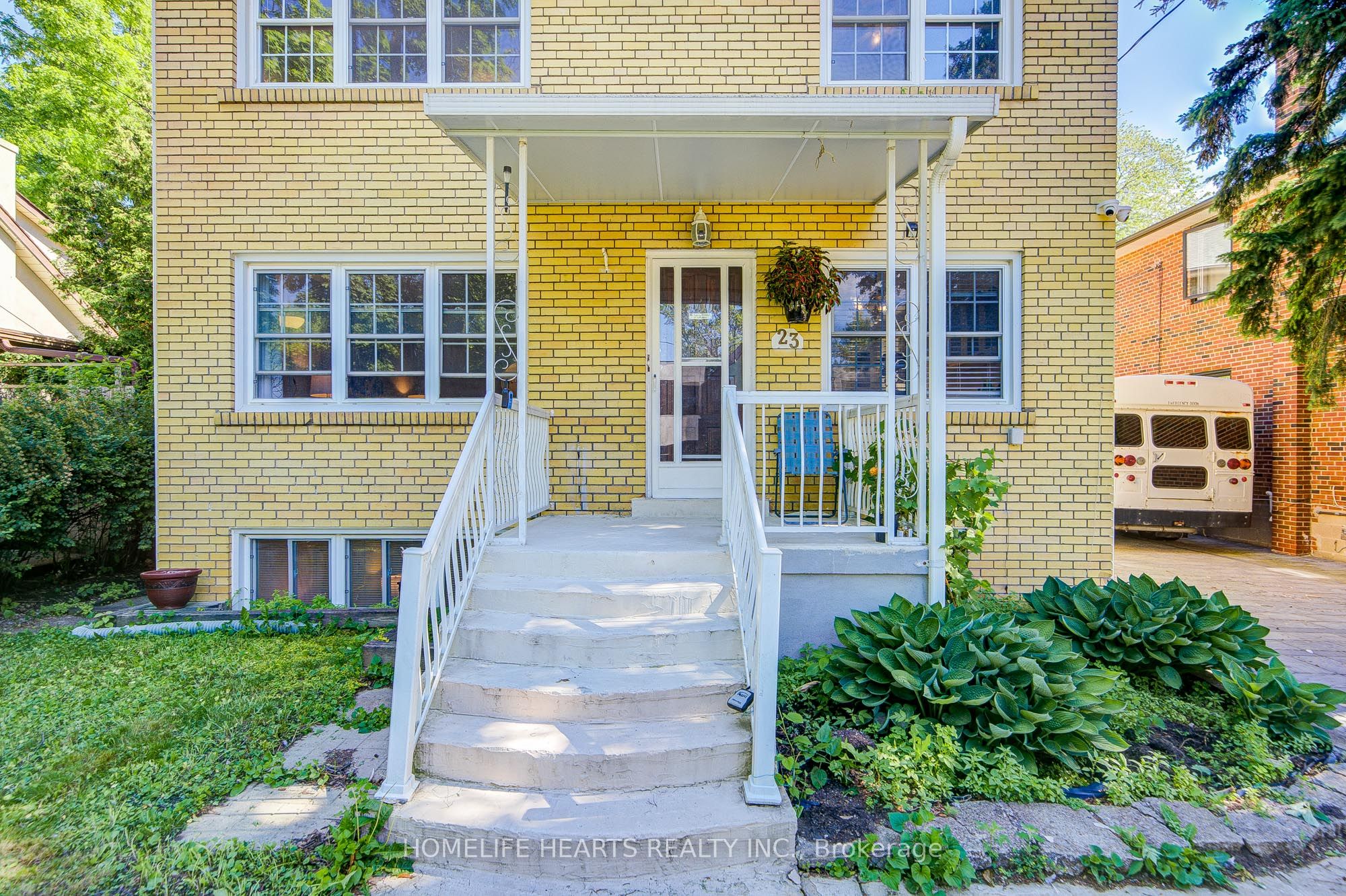 23 Broadview Avenue, Mississauga, ON L5H 2S8 photo 3