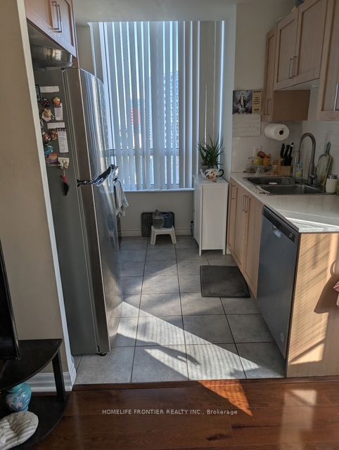1359 Rathburn Road 1009, Mississauga, ON L4W 5P7 photo 2