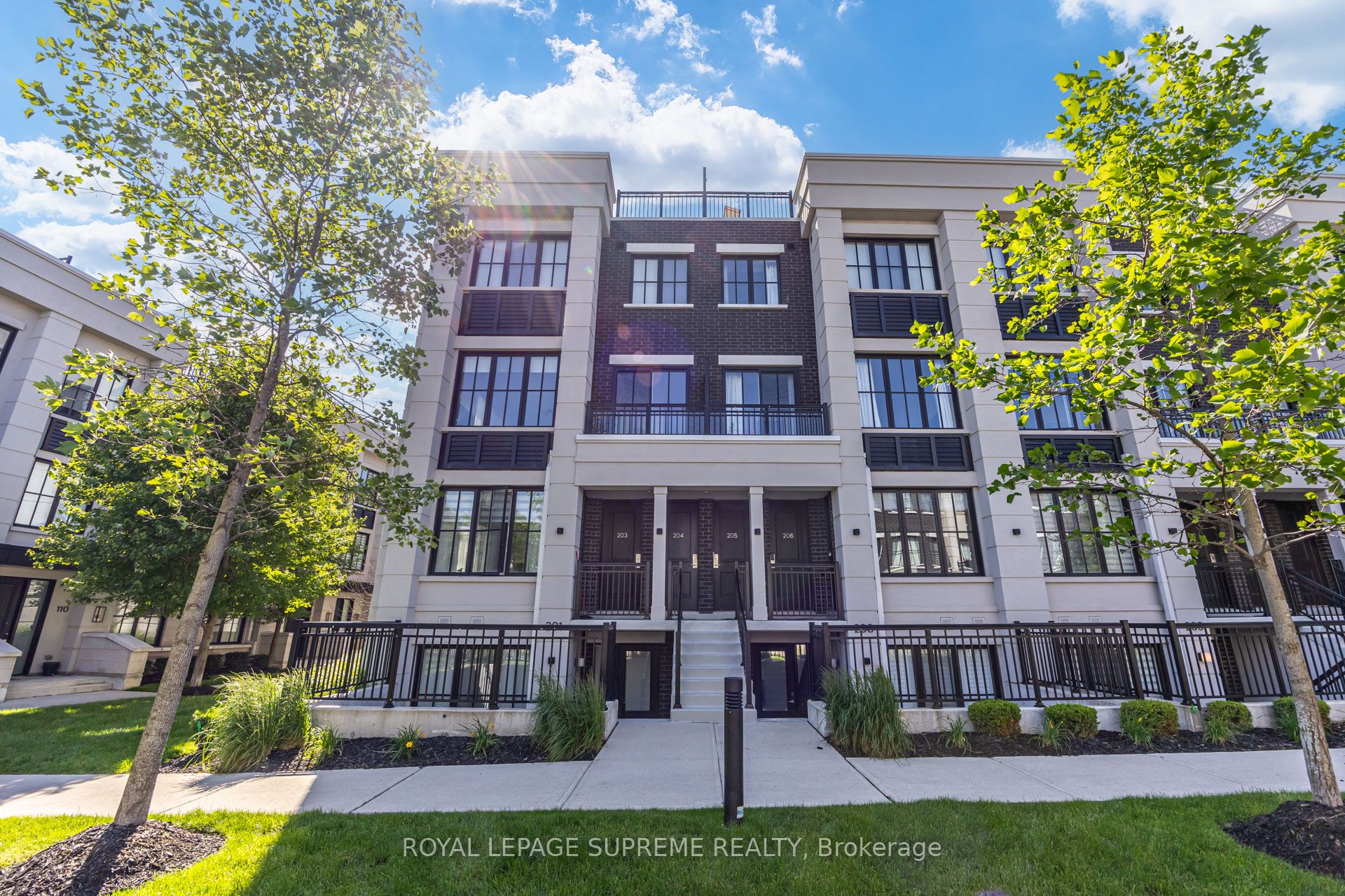 652 Cricklewood Drive 207, Mississauga, ON L5G 0A5