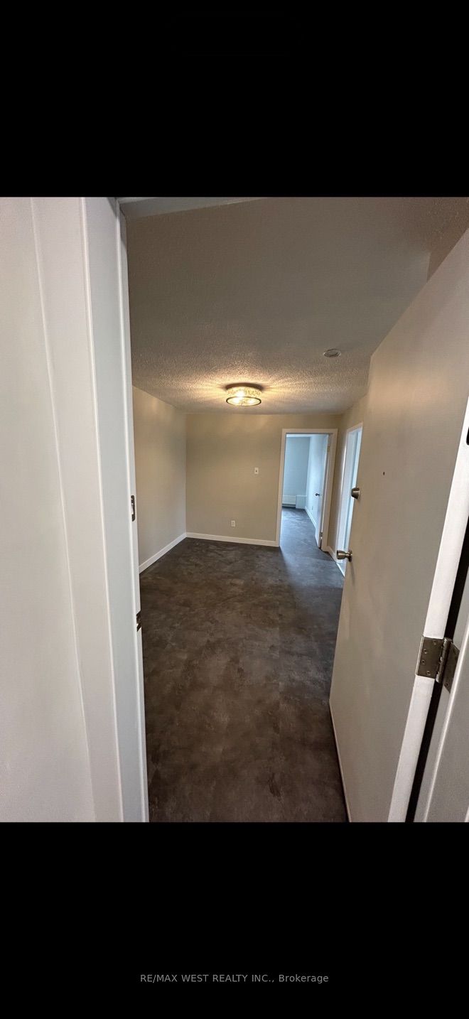 88 Uxbridge Avenue A, Toronto, ON M6N 2Y2 photo 3