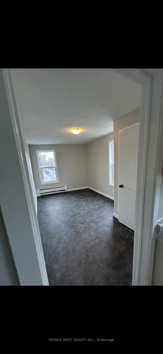 88 Uxbridge Avenue A, Toronto, ON M6N 2Y2 photo 5
