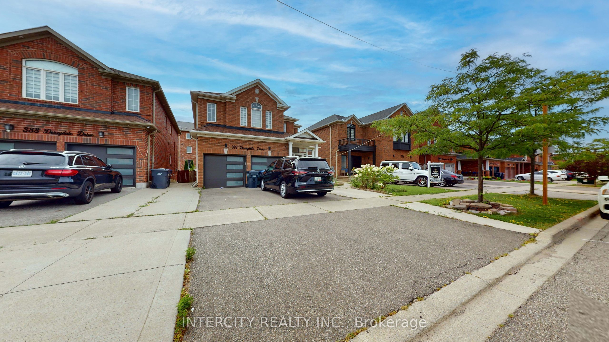 392 Derrydale Drive Lower, Mississauga, ON L5W 0E1 photo 2