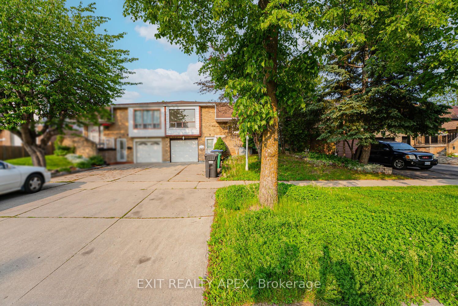 122 Centre Street N, Brampton, ON L6V 2Z3 photo 2