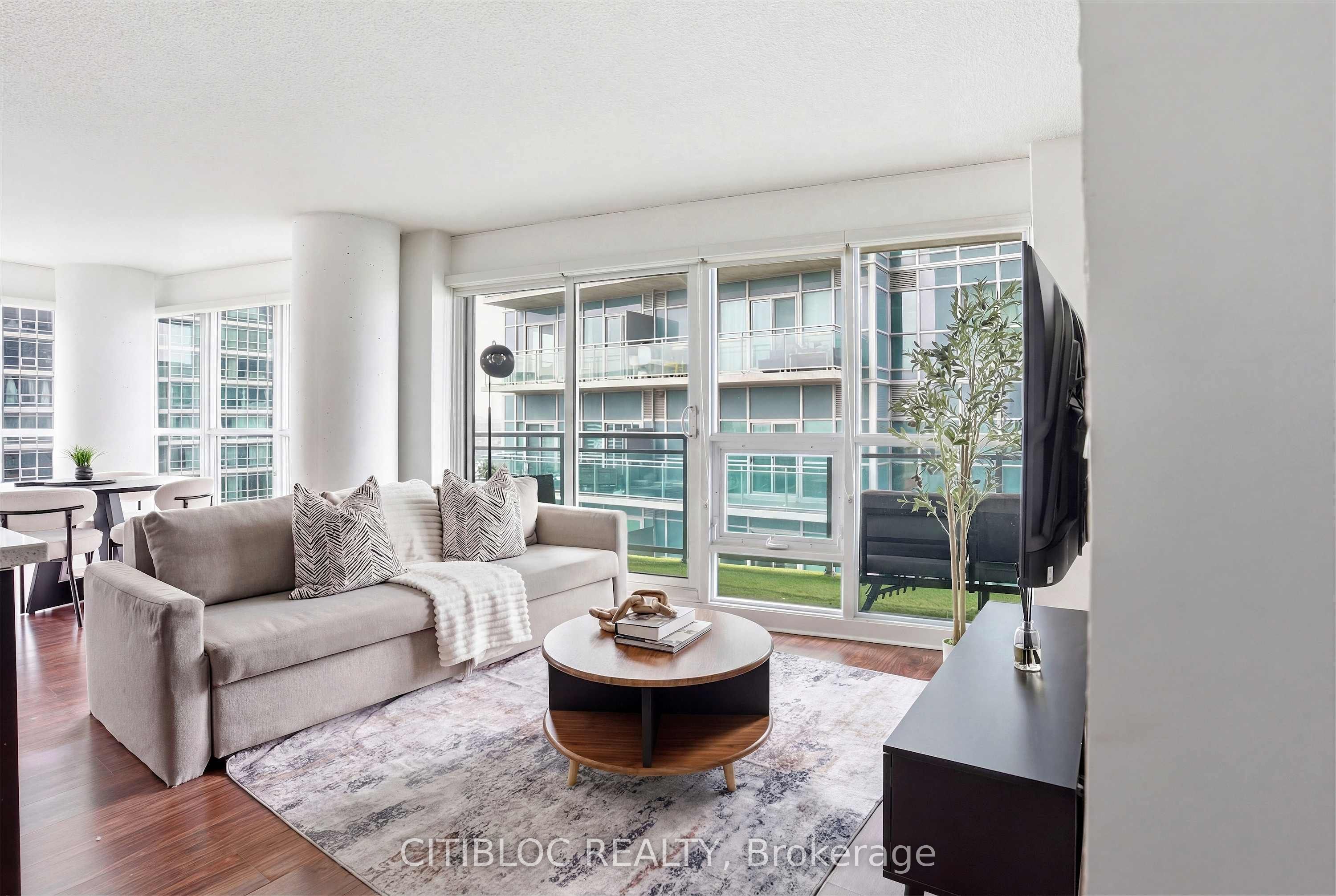 155 Legion Road N 1313, Toronto, ON M8Y 0A7 photo 2