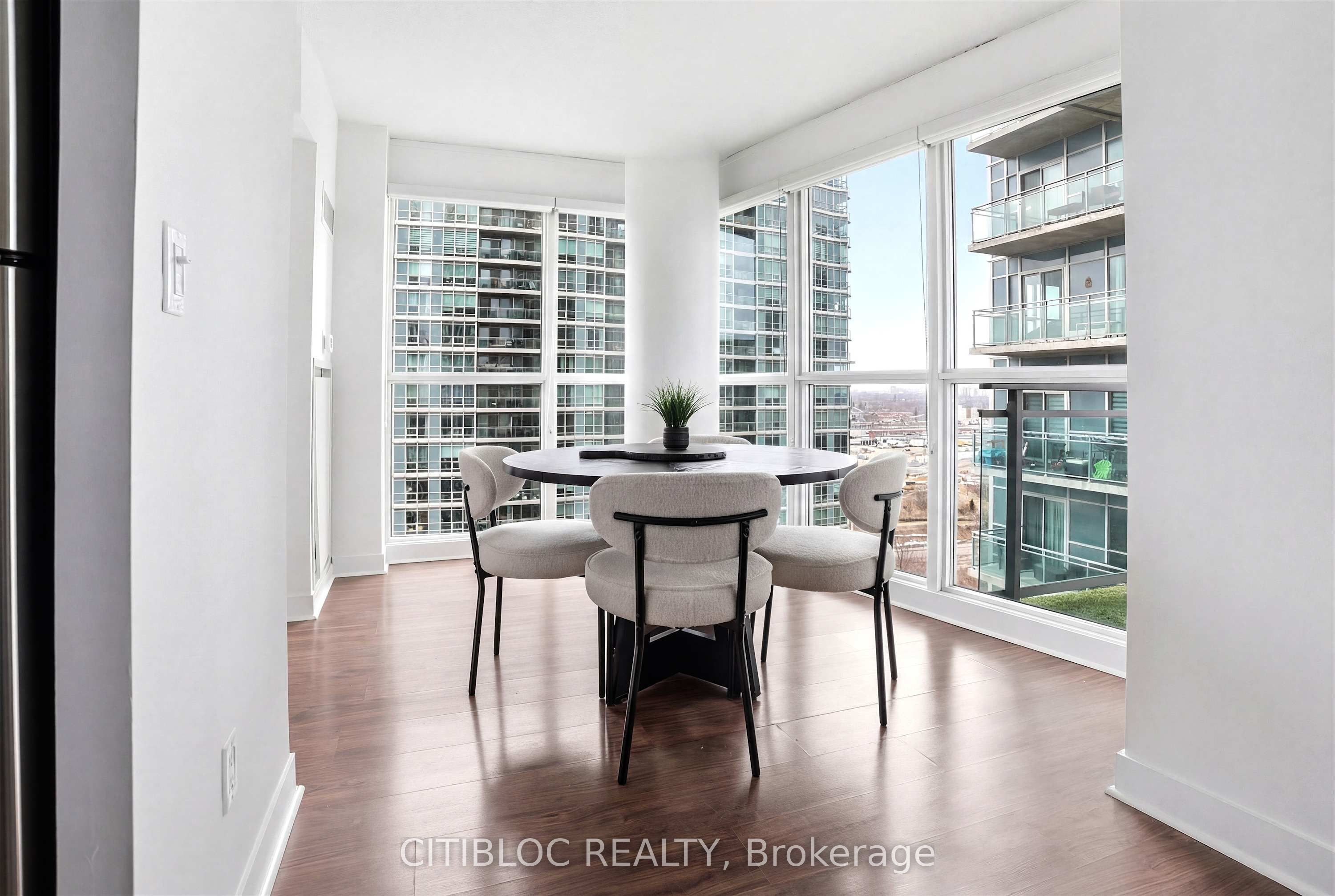 155 Legion Road N 1313, Toronto, ON M8Y 0A7 photo 5