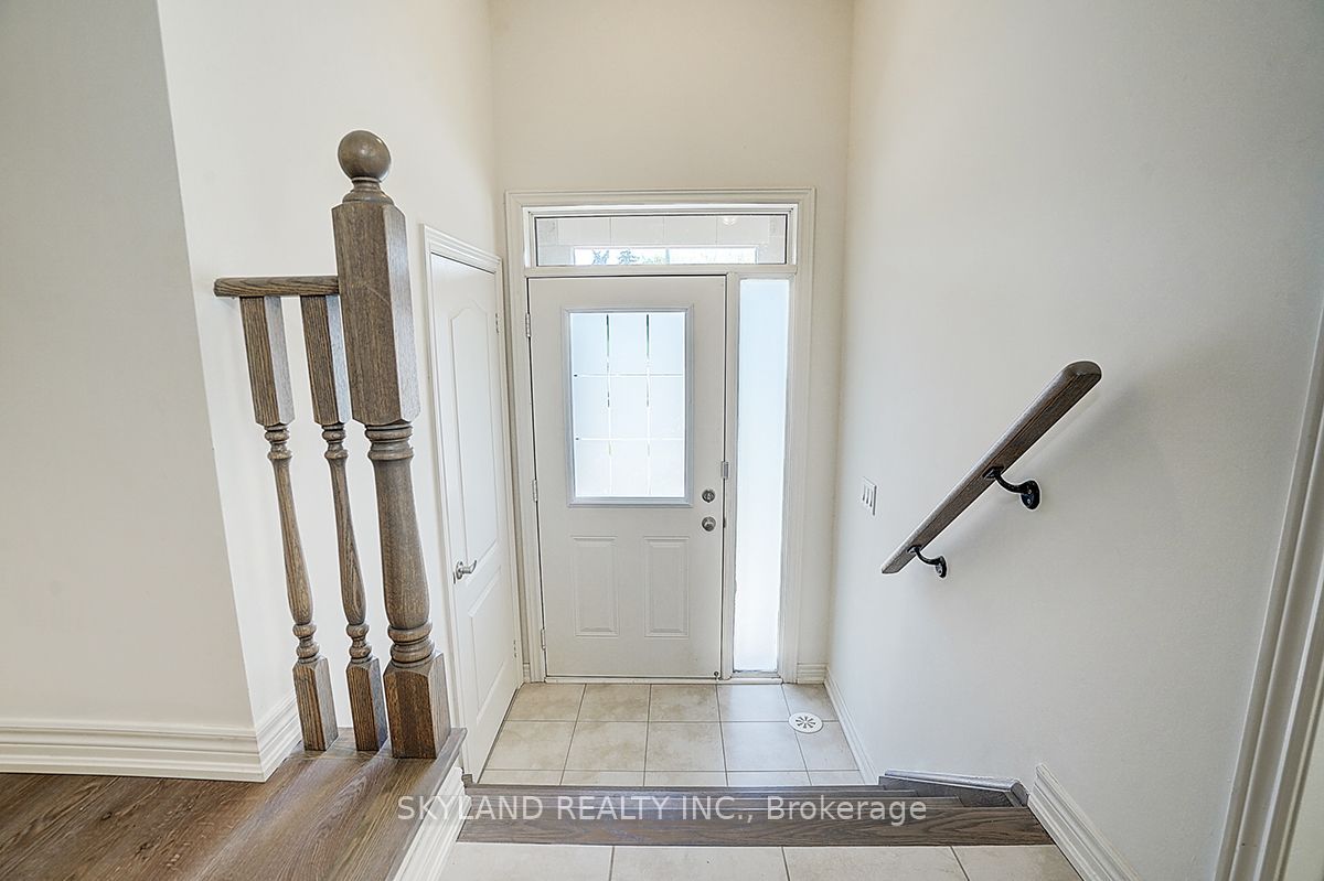 459 Dundas Street E, Oakville, ON L6H 3P4 photo 2