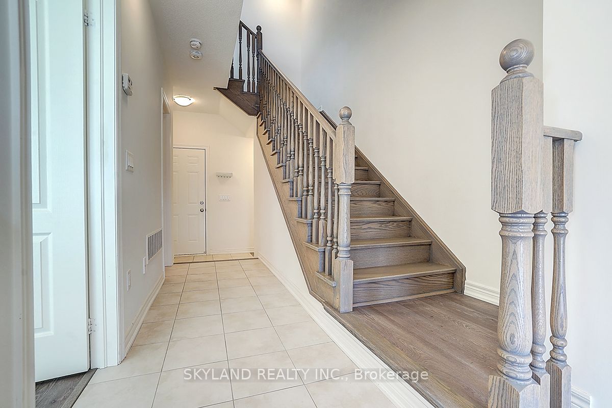 459 Dundas Street E, Oakville, ON L6H 3P4 photo 3