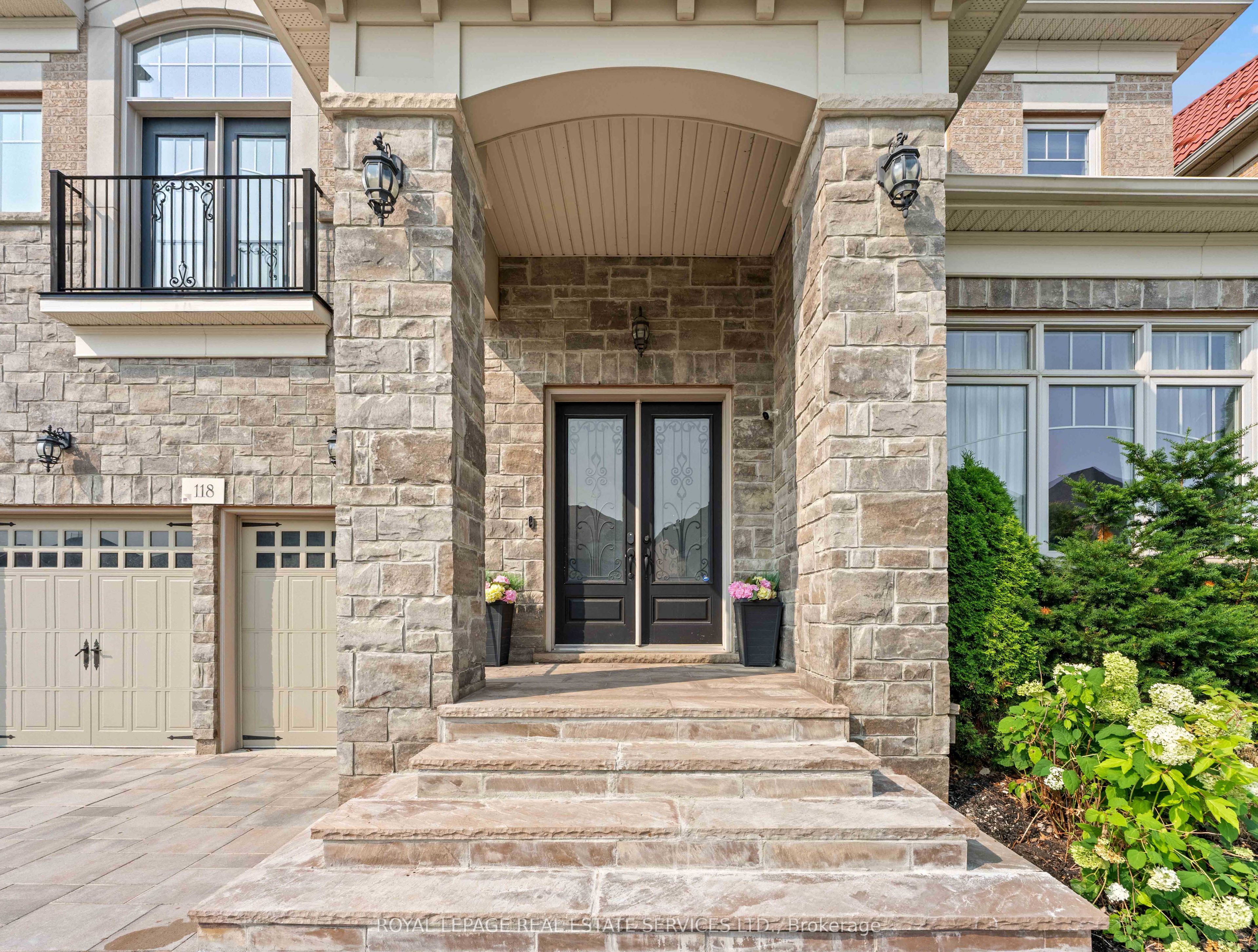 118 Coastline Drive, Brampton, ON L6Y 0S4 photo 3