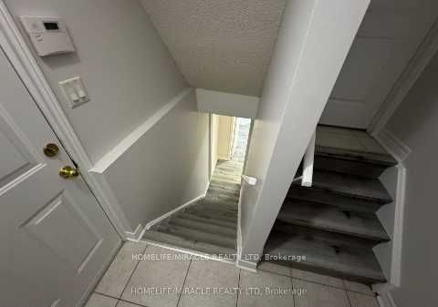 6 Sweet Briar Lane Bsmt, Brampton, ON L6Z 4V3 photo 4