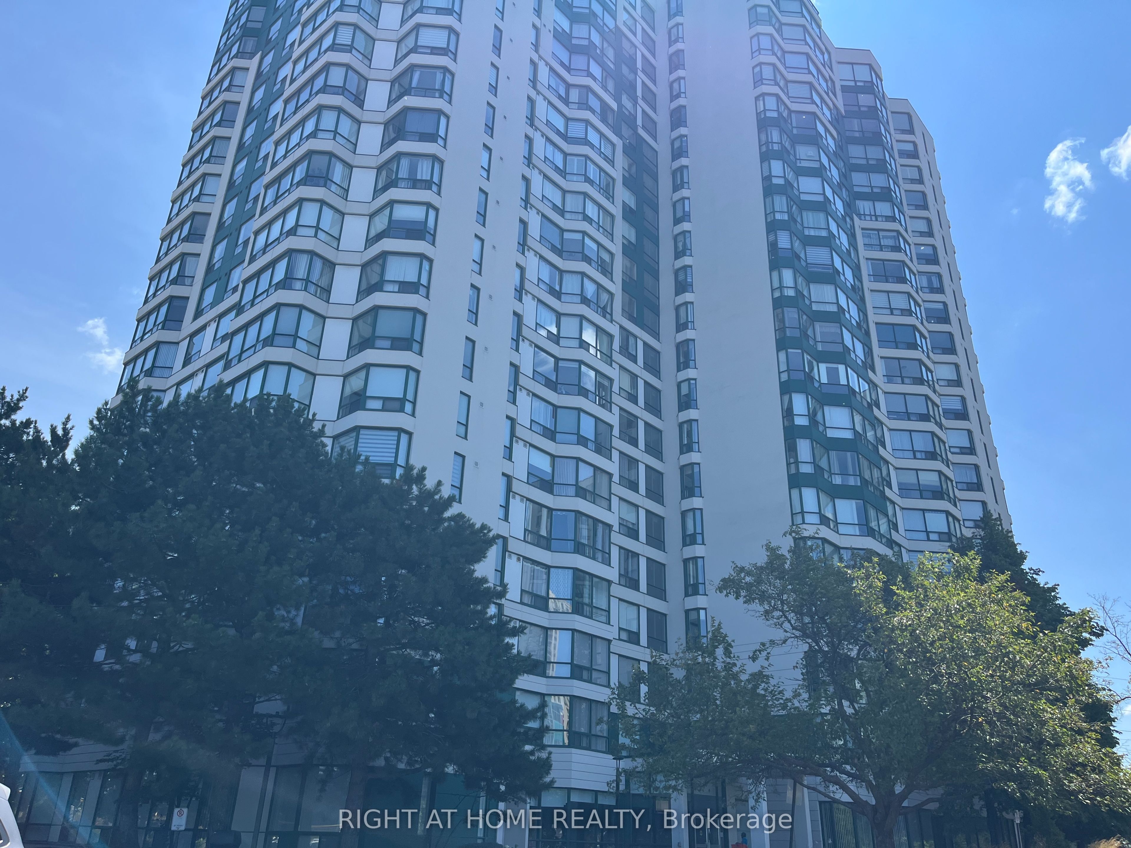 4450 Tucana Court 1003, Mississauga, ON L5R 3R4 photo 2