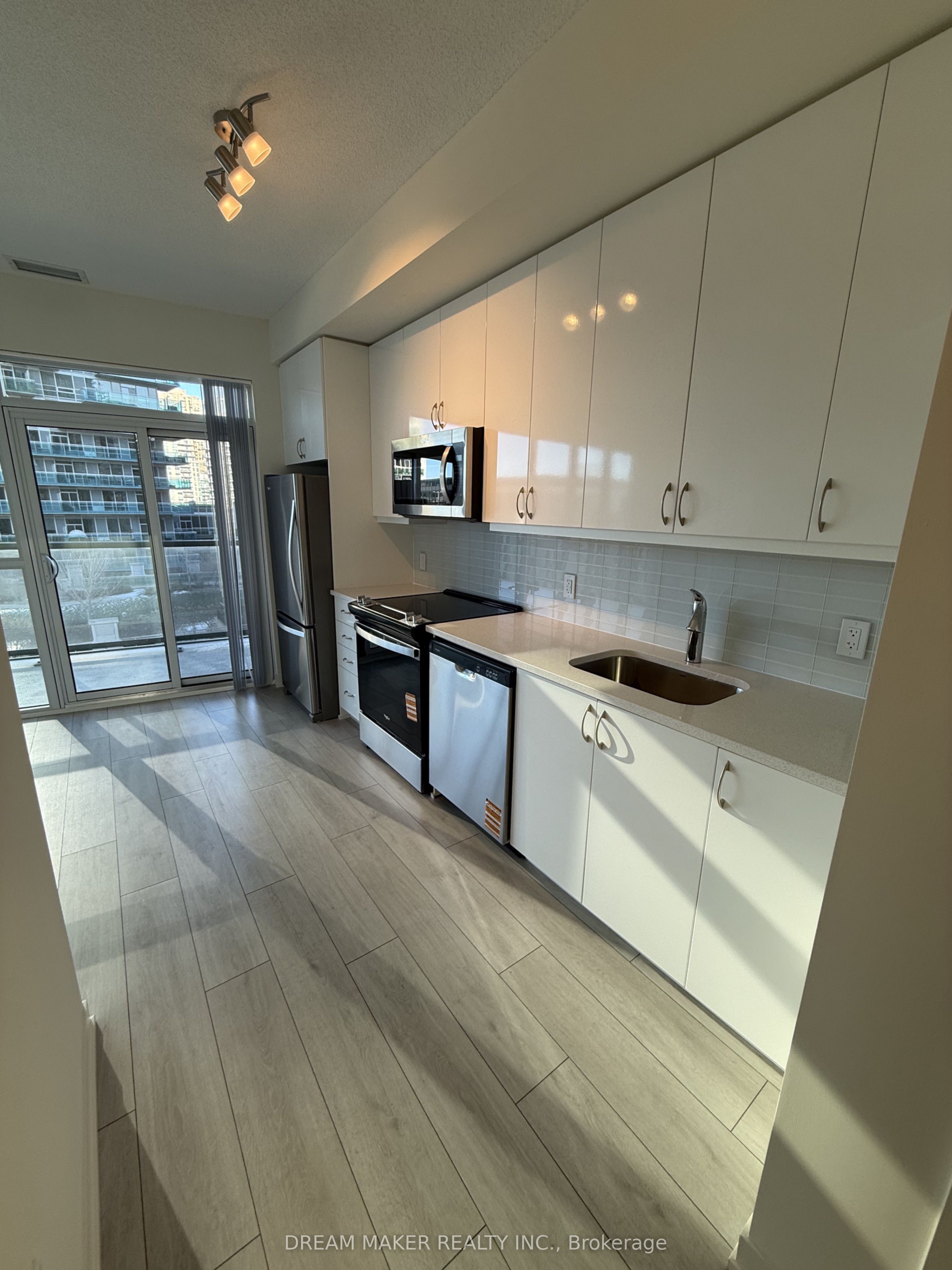 38 Annie Craig Drive 511, Toronto, ON M8V 0G9 photo 5