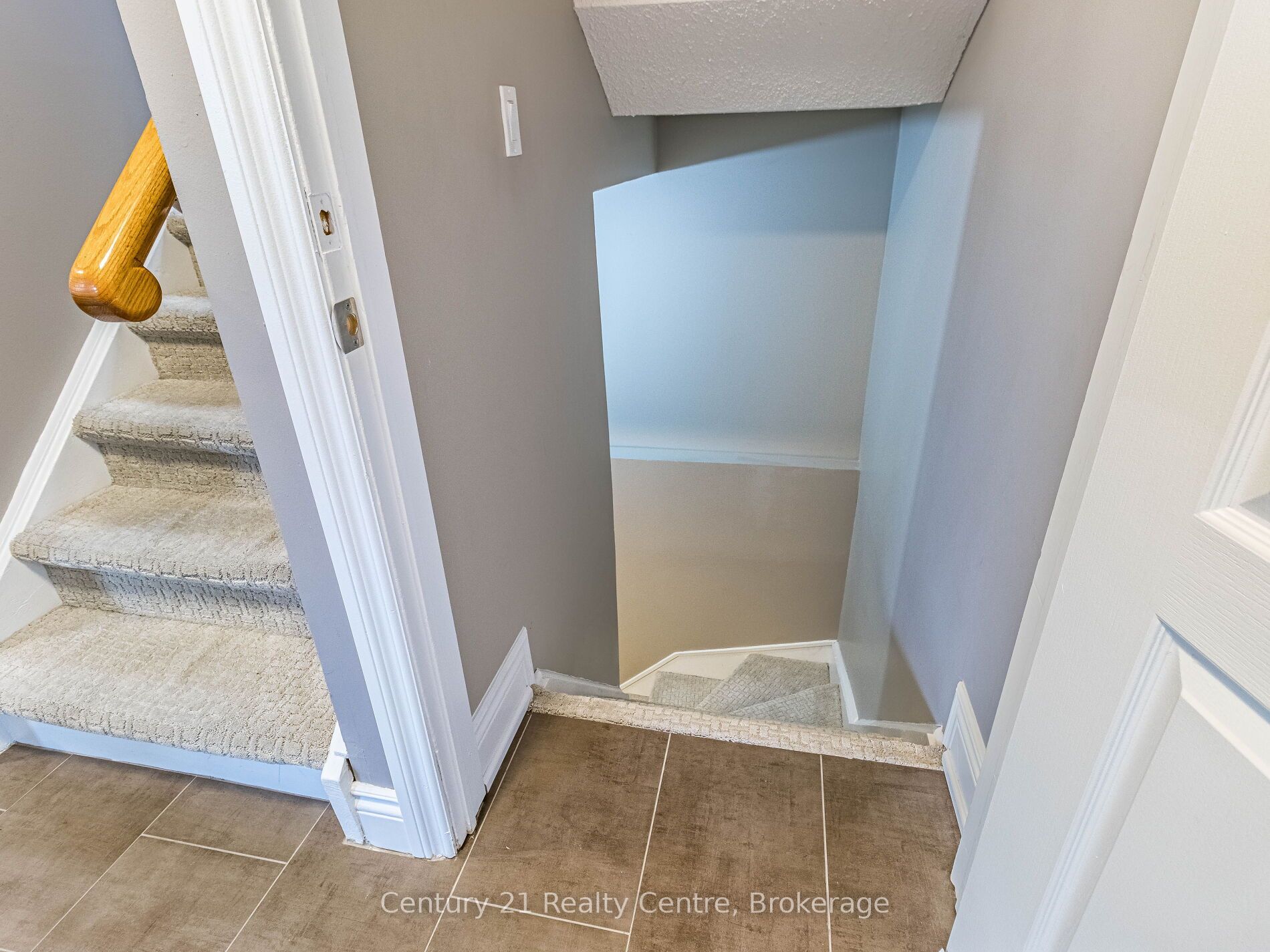 34 Niagara Place Basement, Brampton, ON L6S 4Y9 photo 2