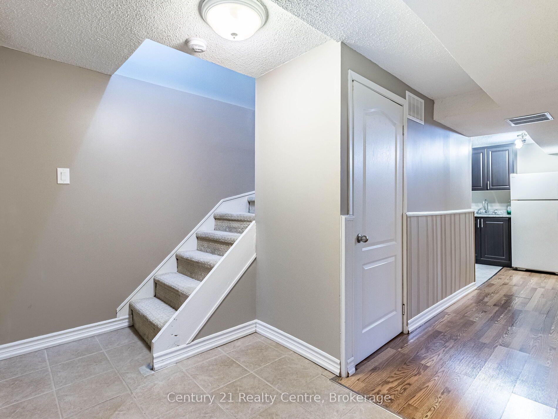 34 Niagara Place Basement, Brampton, ON L6S 4Y9 photo 3