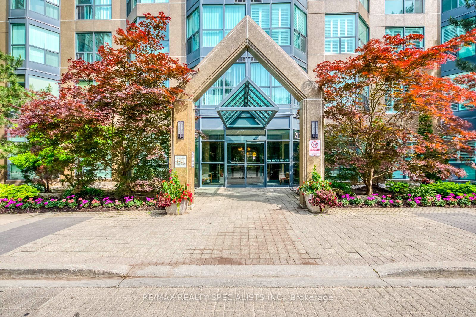 2177 Burnhamthorpe Road W 1605, Mississauga, ON L5L 5P9 photo 3