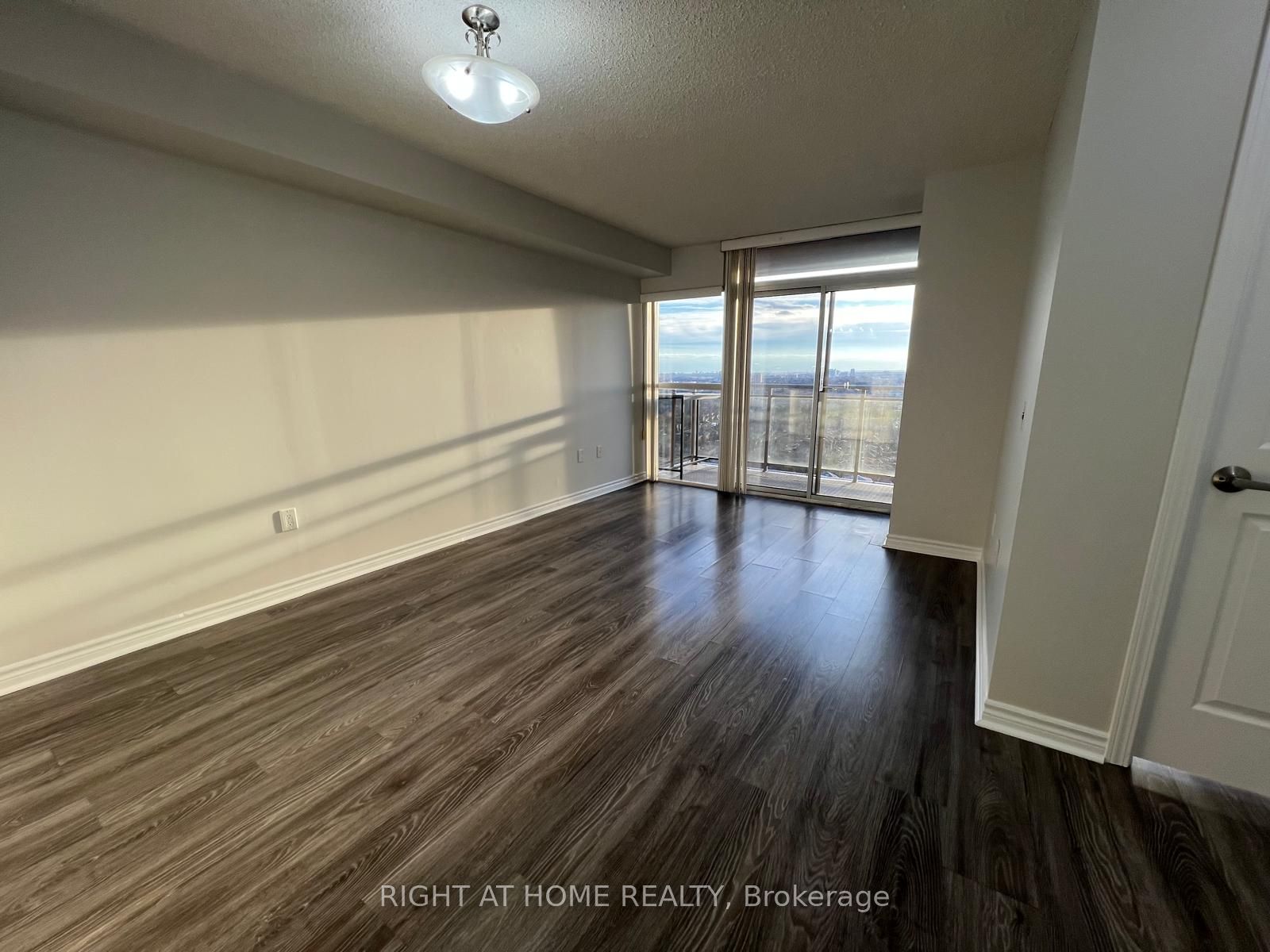 55 Strathaven Drive 1808, Mississauga, ON L5R 4G9 photo 5