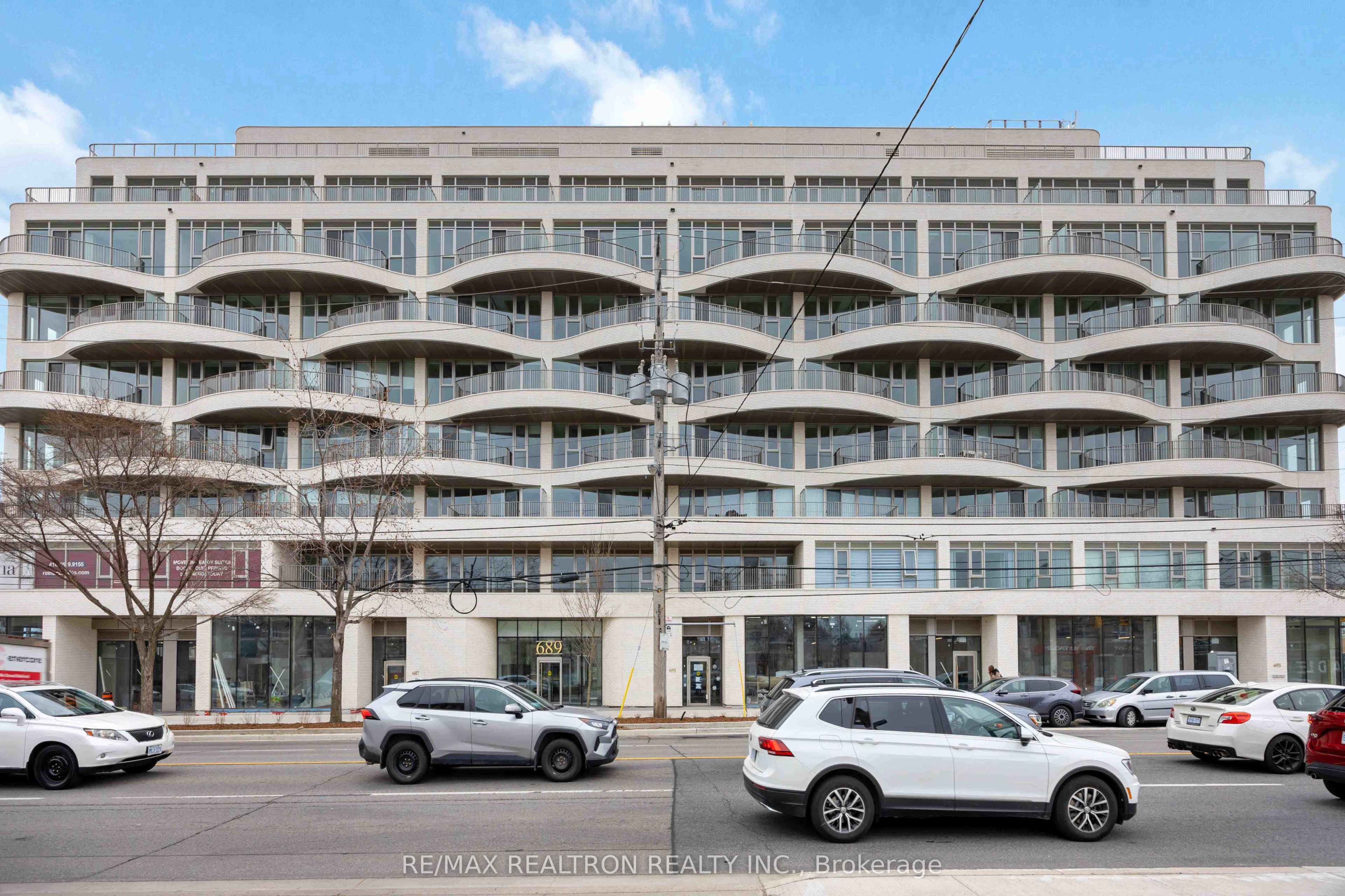 689 The Queensway, Toronto, ON M8Y 0C9