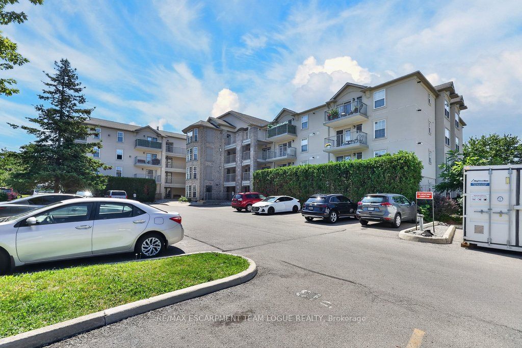 1450 Bishops Gate 105, Oakville, ON L6M 4N1 photo 3