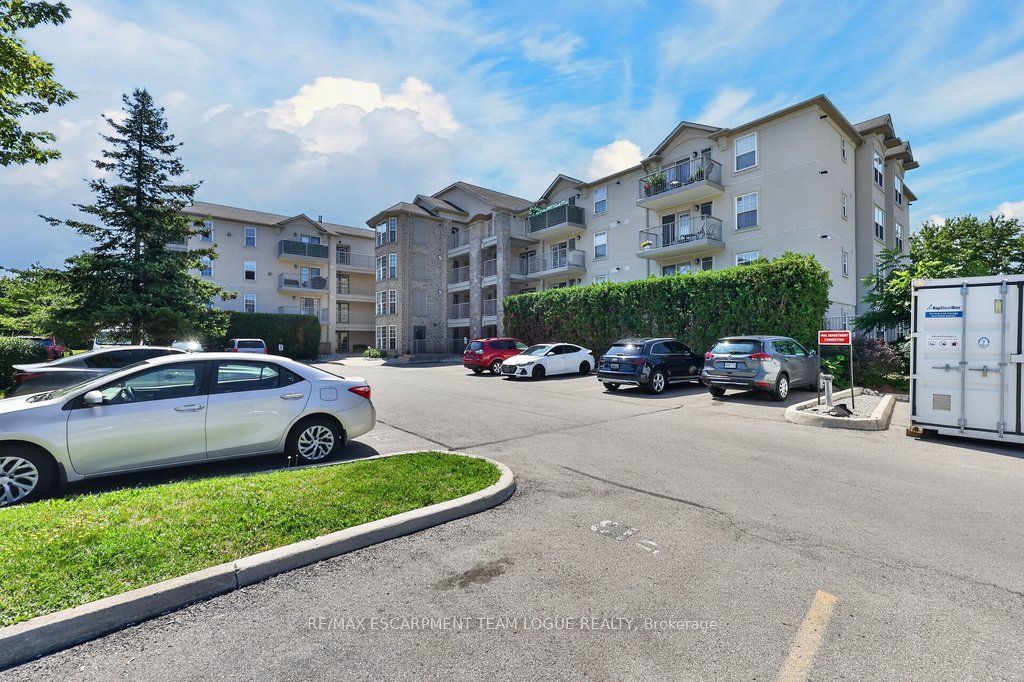 1450 Bishops Gate 105, Oakville, ON L6M 4N1 photo 4