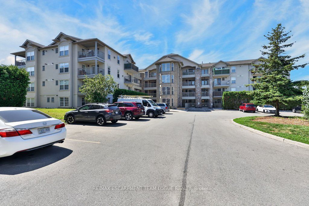 1450 Bishops Gate 105, Oakville, ON L6M 4N1 photo 5