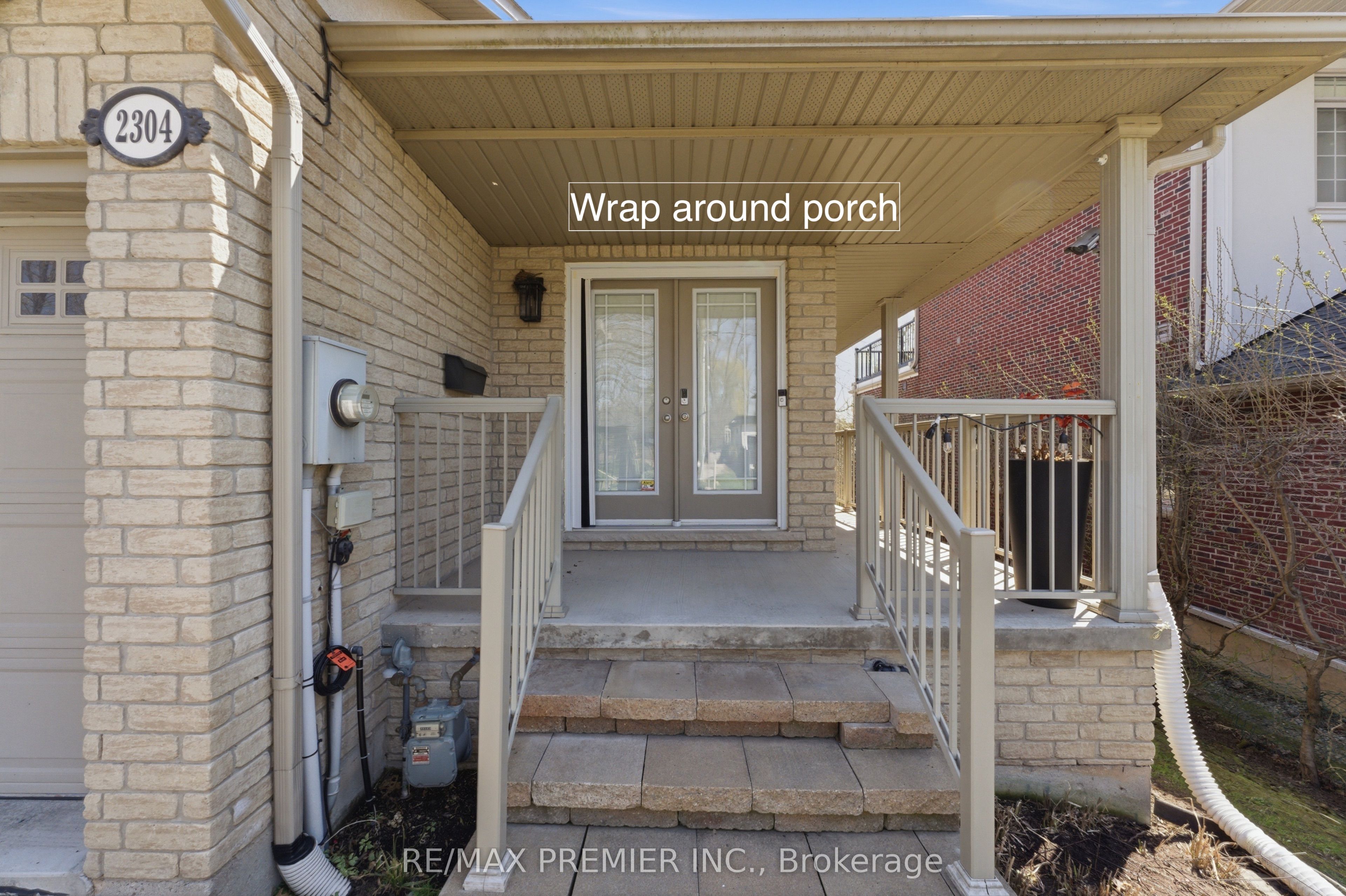 2304 Sovereign Street, Oakville, ON L6L 1L6 photo 2